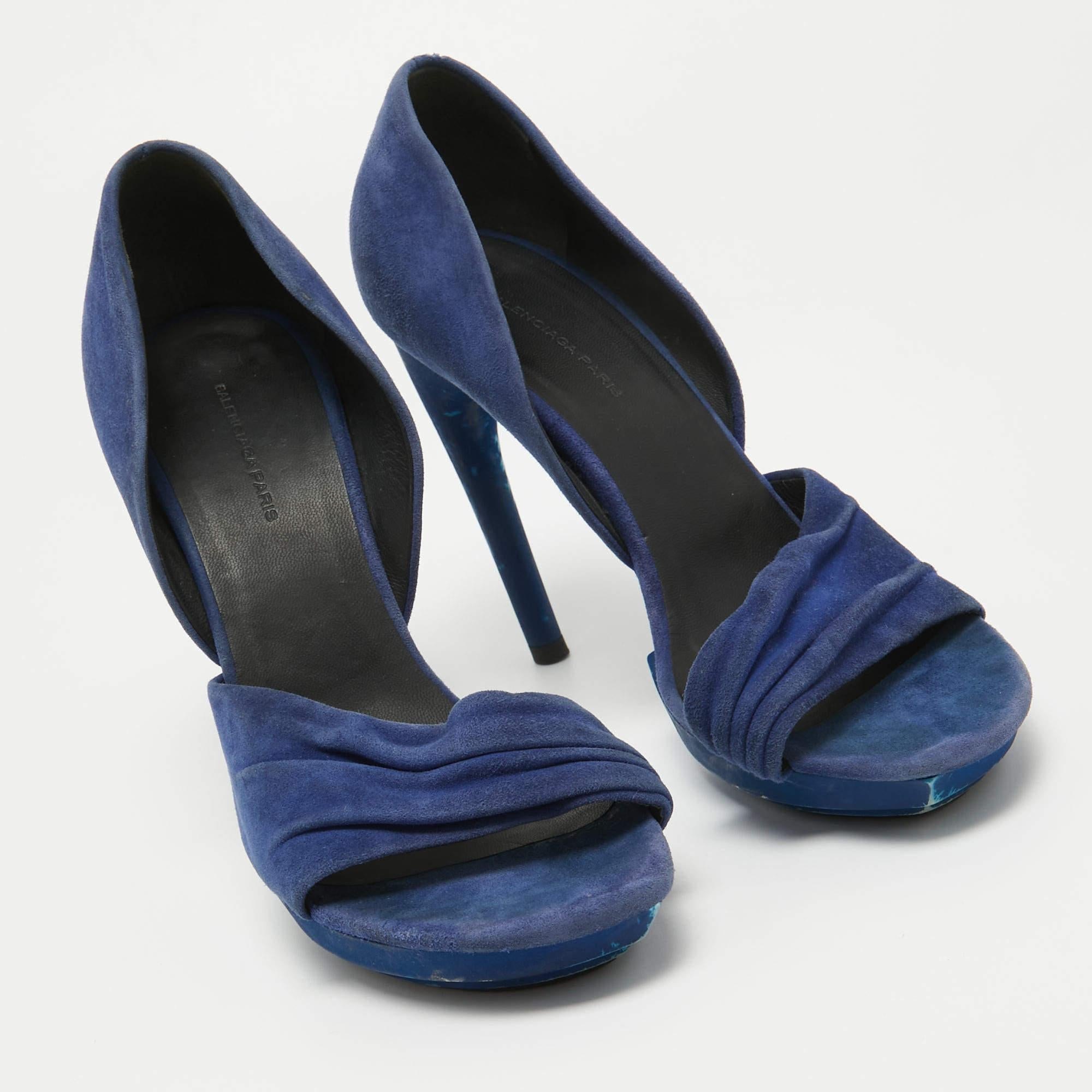 Balenciaga Blaue plissierte Plateau-Sandalen aus Wildleder D'orsay Größe 38 Damen im Angebot