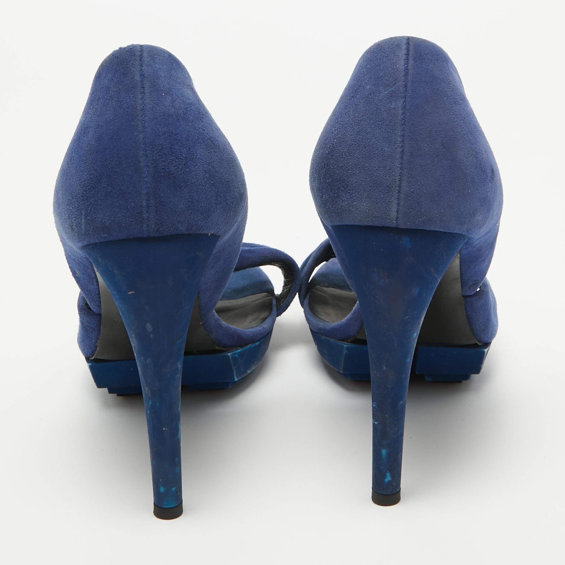 Balenciaga Blaue plissierte Plateau-Sandalen aus Wildleder D'orsay Größe 38 im Angebot 1