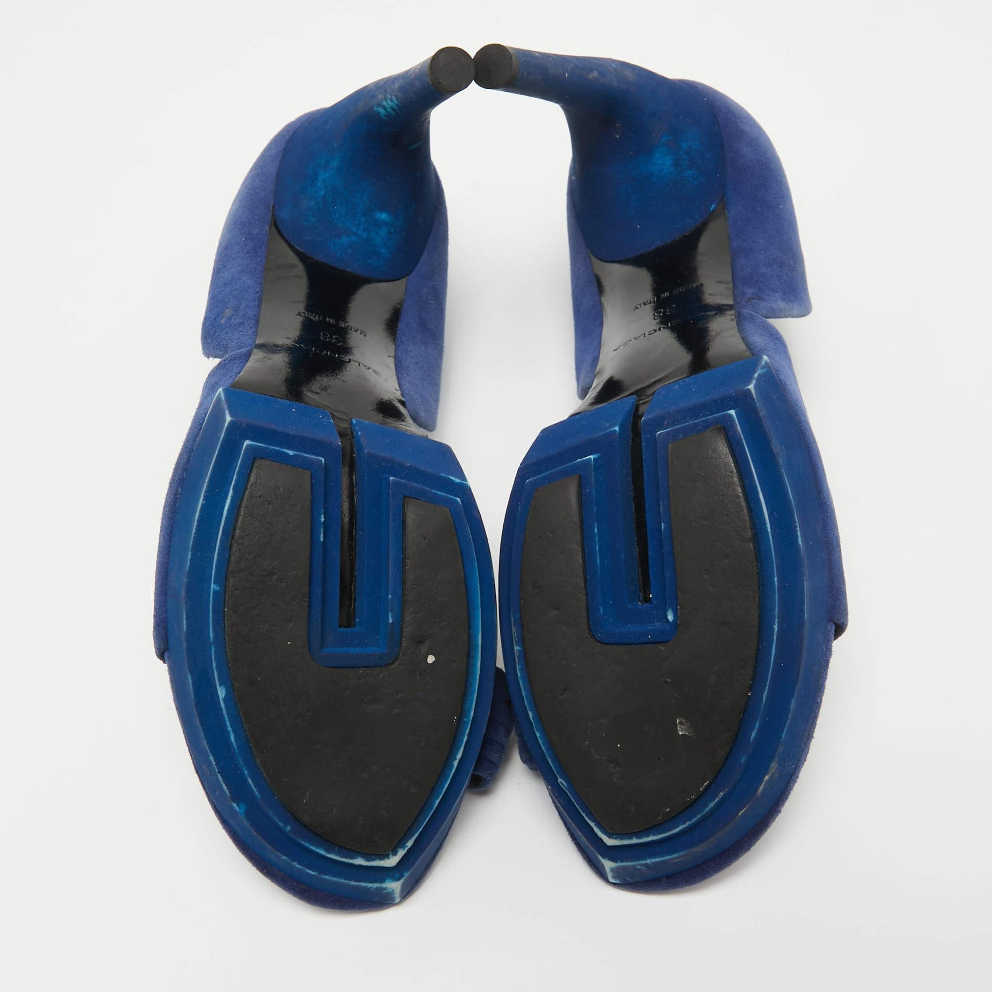 Balenciaga Blaue plissierte Plateau-Sandalen aus Wildleder D'orsay Größe 38 im Angebot 2