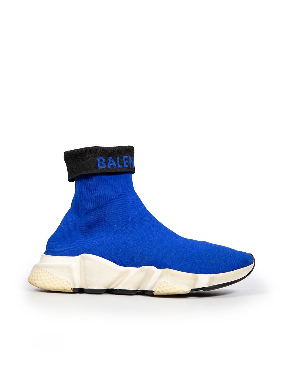 CONDIT ist gut. Leichte Abnutzungserscheinungen an den Turnschuhen sind erkennbar. Verfärbungen am Rand der Sohle und am Vorderblatt beider Schuhe. Abnutzung an den Absätzen beider Schuhe dieses gebrauchten Balenciaga