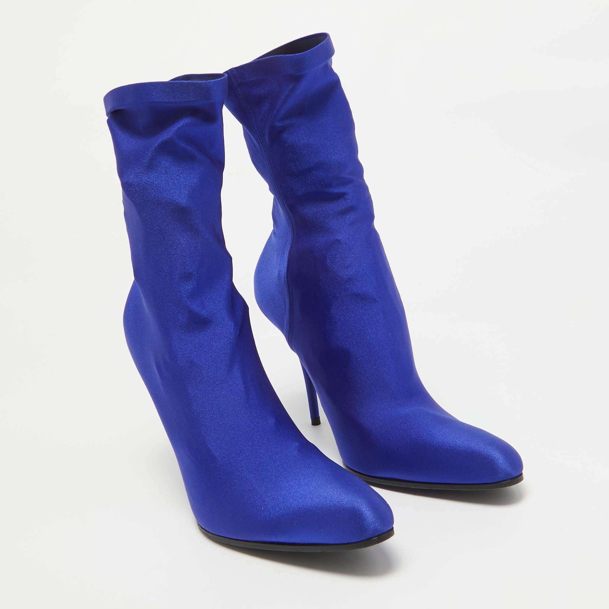 Balenciaga Botines de tejido elástico azul talla 38.5 en Nuevo estado para la venta en Dubai, Al Qouz 2