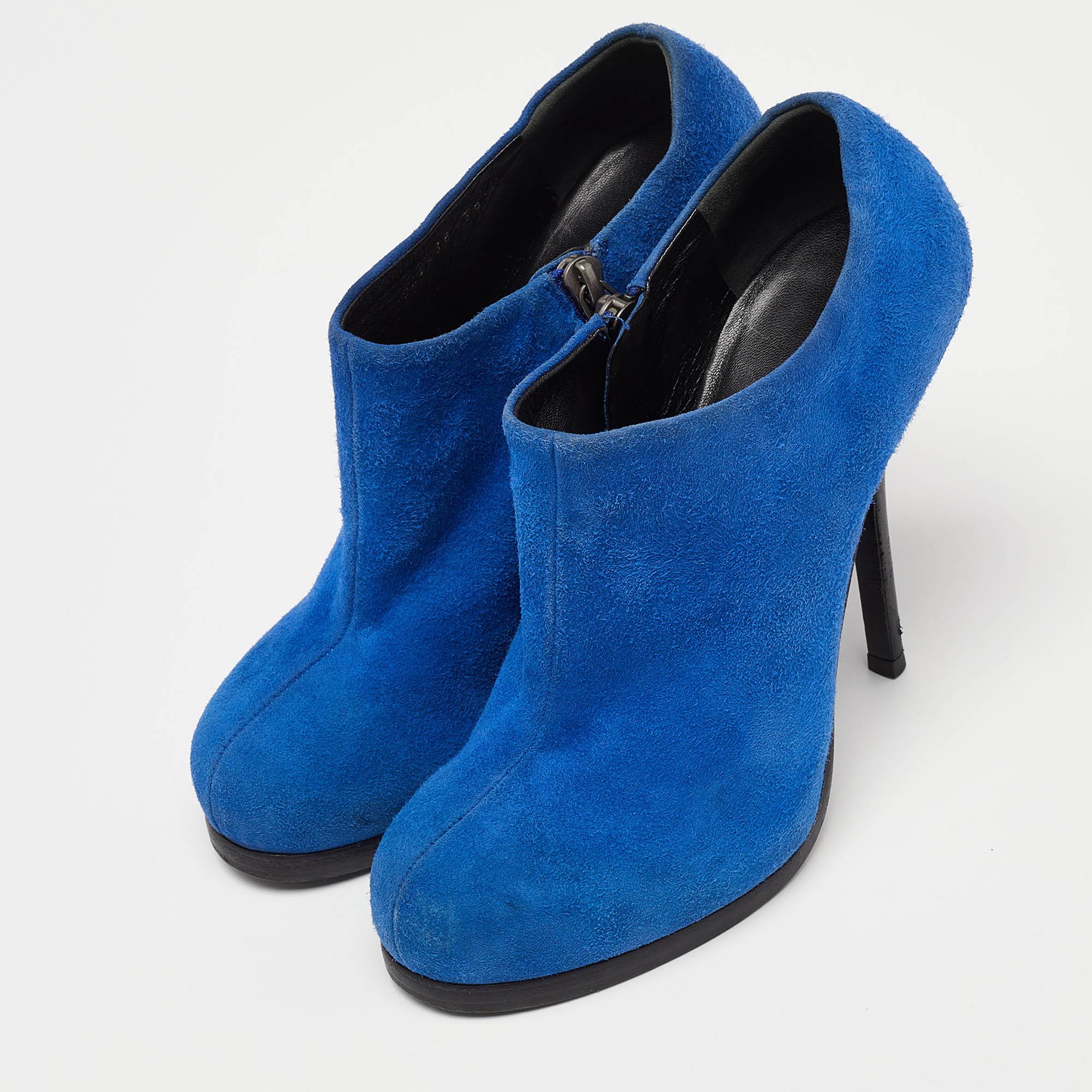 Enjoy the most fashionable days with these stylish booties. Modern in design and craftsmanship, they are fashioned to keep you comfortable and chic!