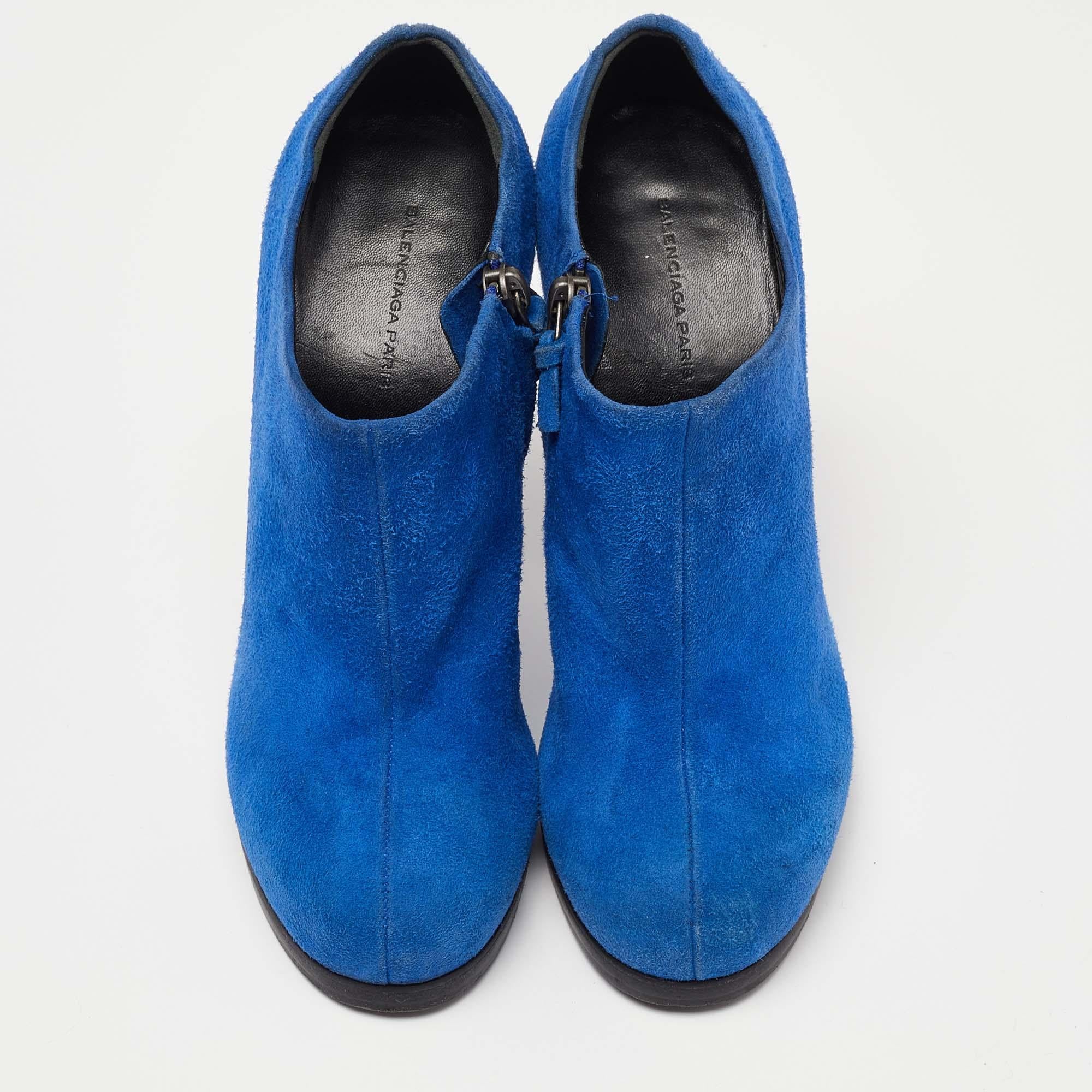 Balenciaga Blue Suede Ankle Booties Size 39 In Excellent Condition For Sale In Dubai, Al Qouz 2