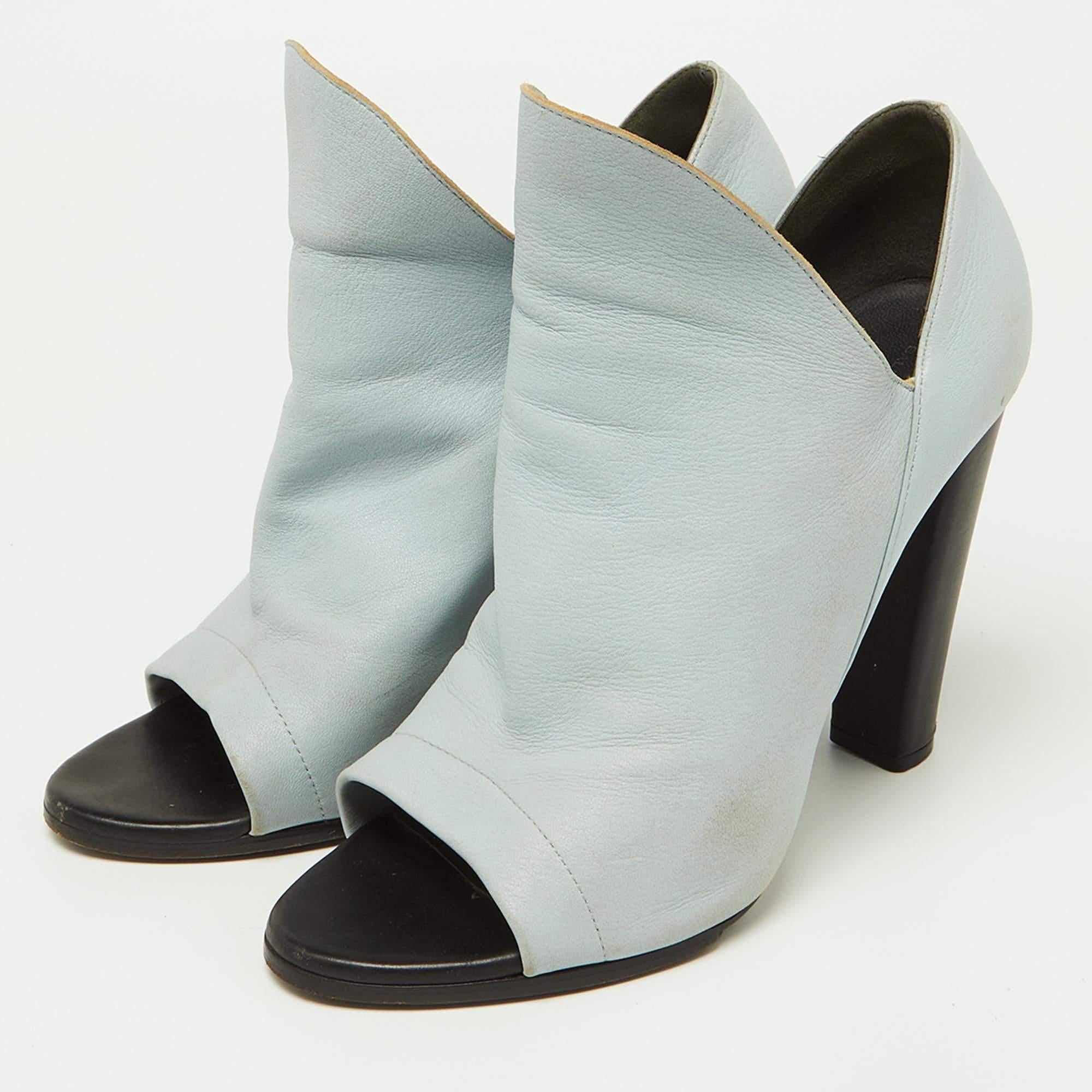 Make a chic style statement with these designer pumps. They showcase sturdy heels and durable soles perfect for your fashionable outings