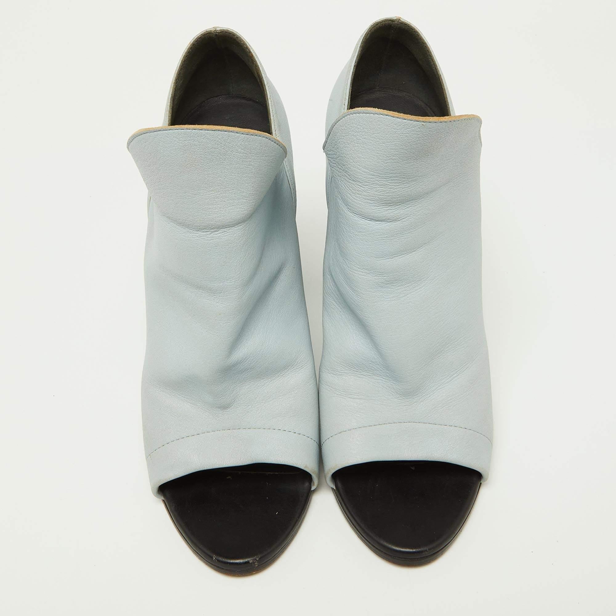Gray Balenciaga Blue/White Leather Open Toe Pumps Size 41.5 For Sale