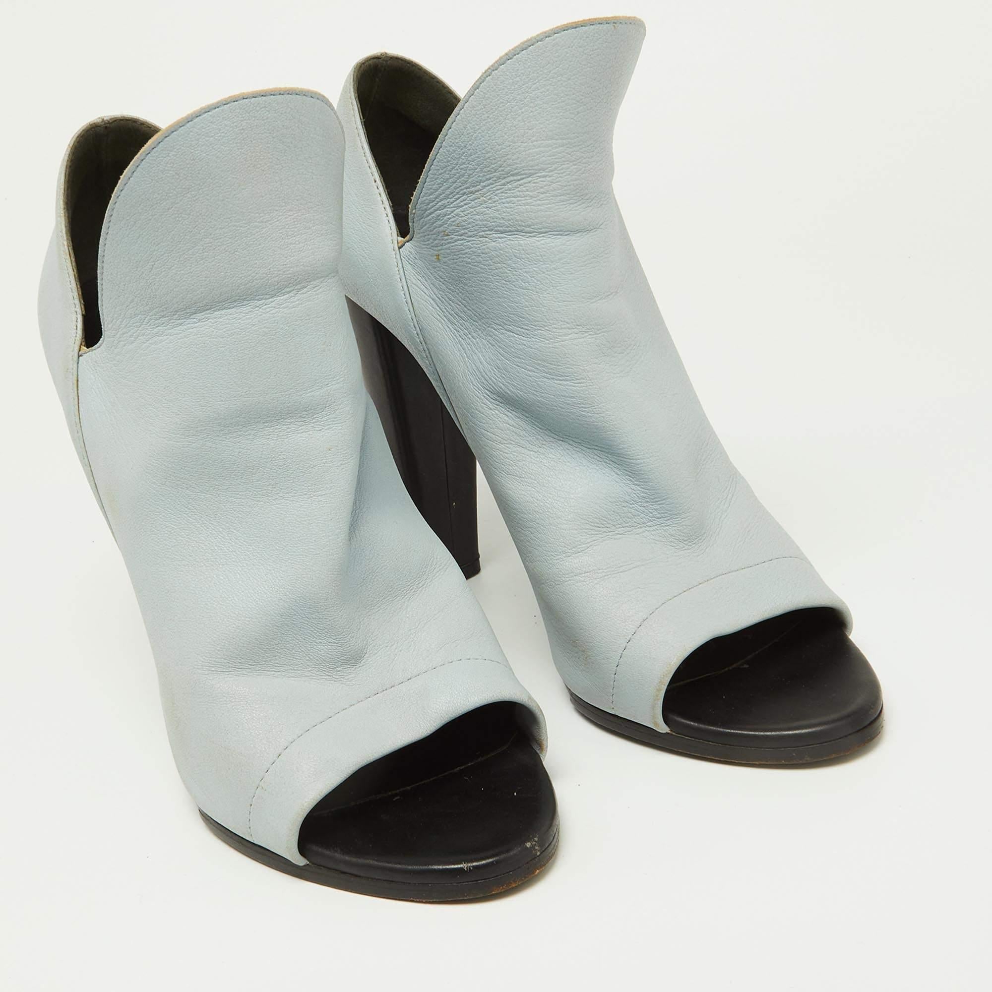 Balenciaga Blue/White Leather Open Toe Pumps Size 41.5 In Fair Condition For Sale In Dubai, Al Qouz 2