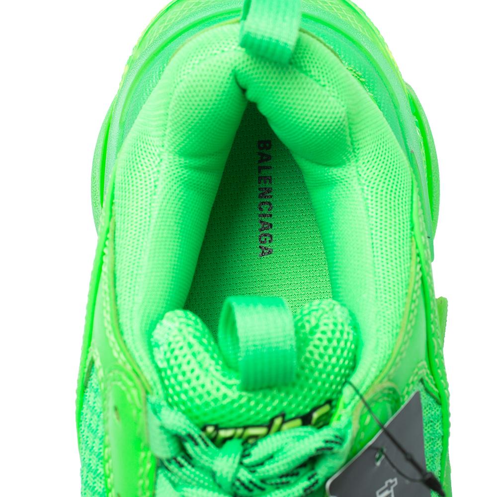 Balenciaga Bright Green Leather And Mesh Triple S Sneakers Size 40 In Excellent Condition In Dubai, Al Qouz 2