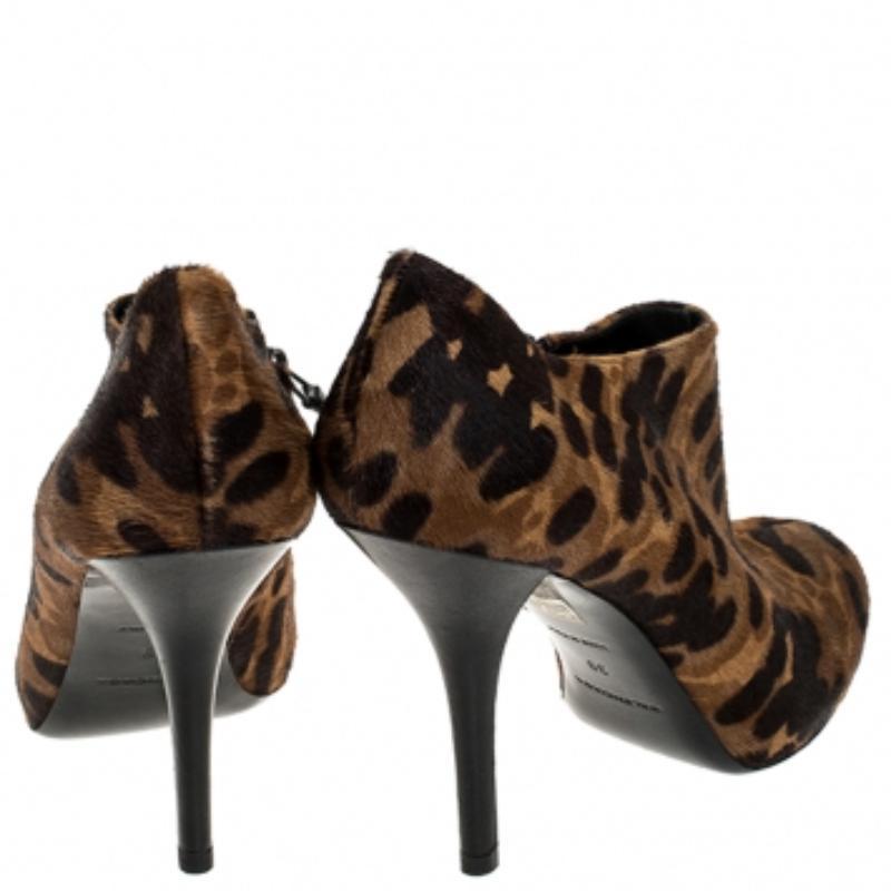 Botines de piel de becerro con estampado de leopardo marrón/negro Balenciaga talla 39 en Bueno estado para la venta en Dubai, Al Qouz 2