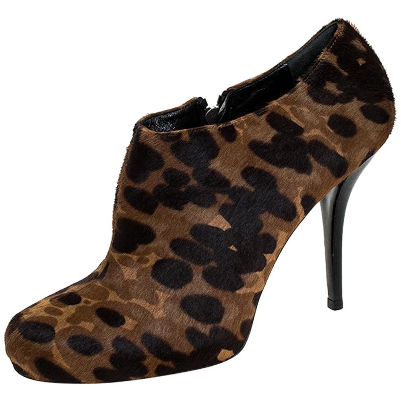 Balenciaga Brown/Black Leopard Print Calfhair Zip Booties Size 39 For Sale