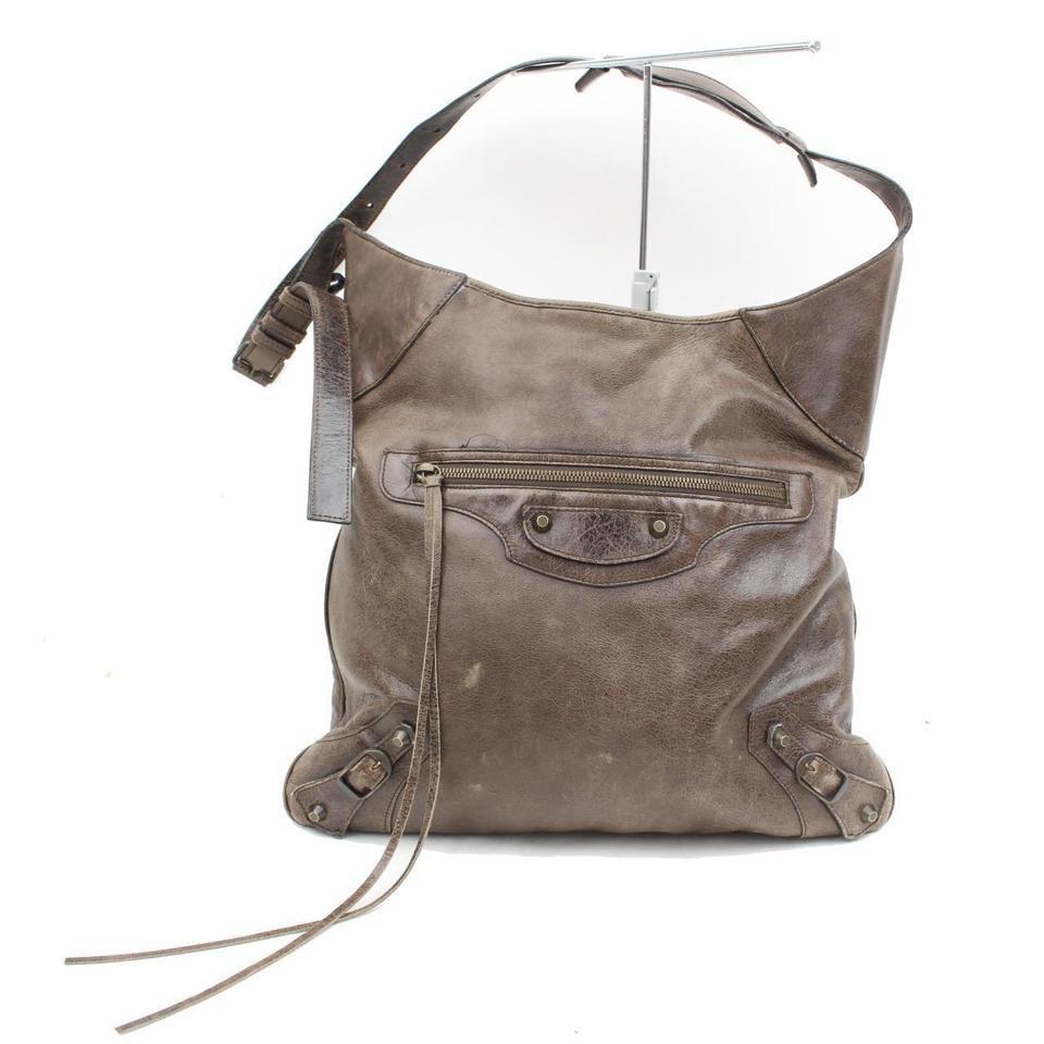 Exterior Pockets: One zip pocket

Handles: Single flat adjustable leather strap

Handle Drop: 8.5