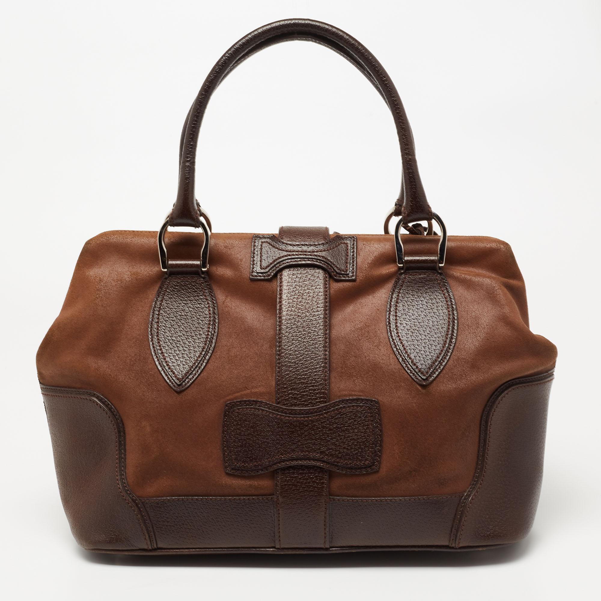 Stunning in appeal and high on style, this Sac Superb satchel from Balenciaga is a must-have accessory! It is created using brown leather and suede. It exhibits dual top handles, silver-tone hardware, and a roomy fabric-lined interior. Elevate your