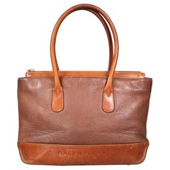 Borsetta Balenciaga in pelle marrone con logo in rilievo