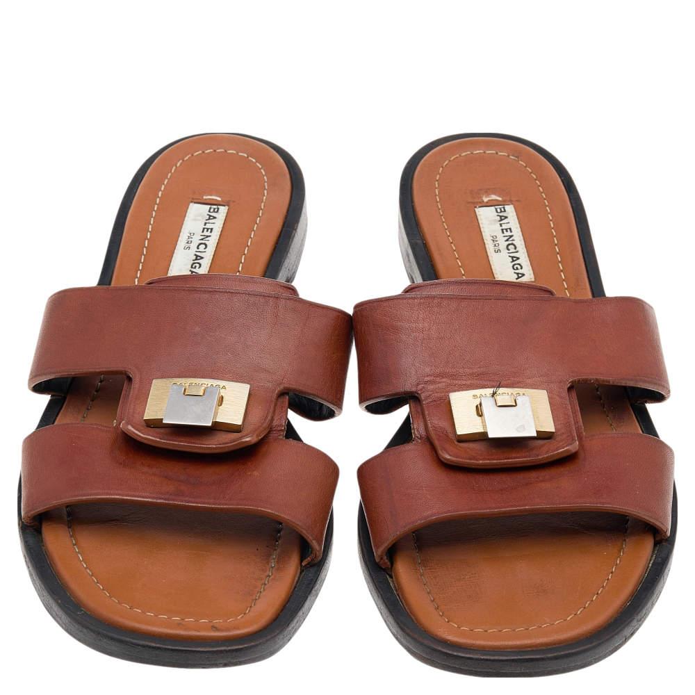 Balenciaga Brown Leather Slide Sandals Size 38 In Good Condition In Dubai, Al Qouz 2