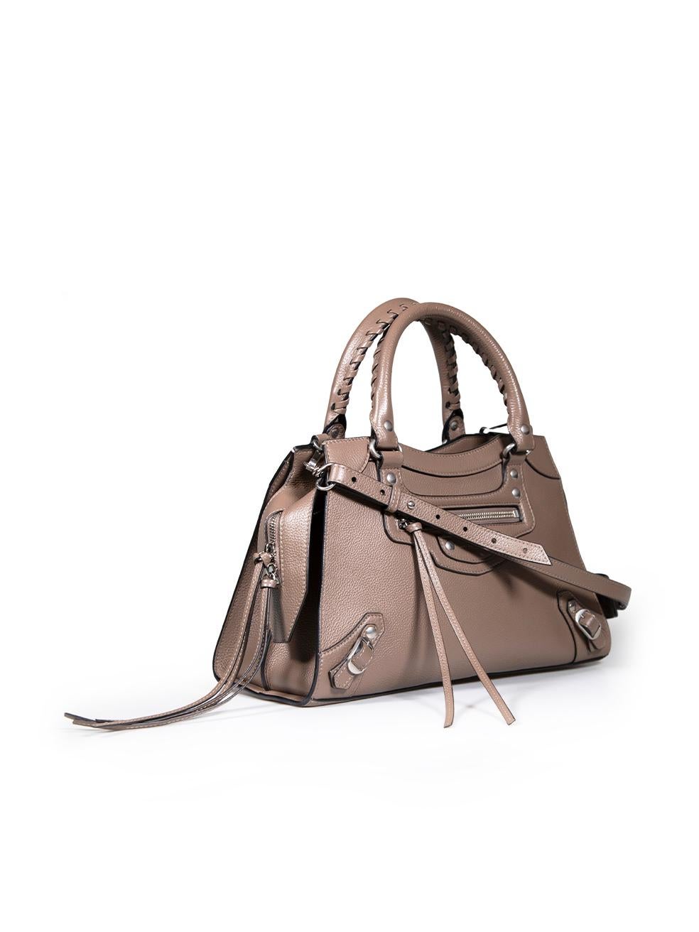 CONDITION is Very good. Minimal wear to bag is evident. Minimal wear to the rear left base corner with a light abrasion to the leather and there are pen marks to the lining on this used Balenciaga designer resale item.
 
 
 
 Details
 
 
 Model: Neo