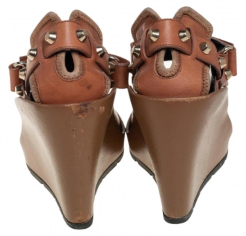 Balenciaga Brown Leather Wedge Ankle Strap Sandals Size 38.5 In Fair Condition For Sale In Dubai, Al Qouz 2