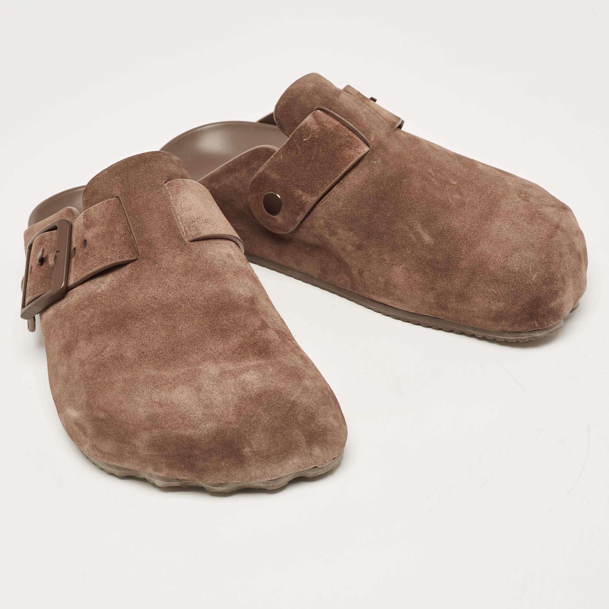 A perfect blend of luxury, style, and comfort, these designer mules are made using quality materials and frame your feet in the most elegant way. They can be paired with a host of outfits from your wardrobe.

Includes: Original Box