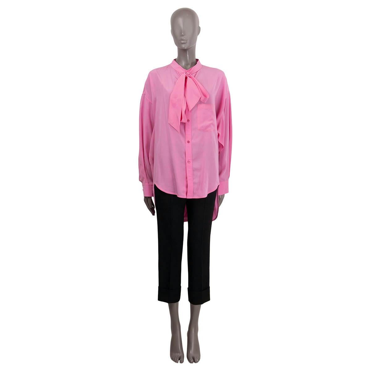 100% authentic Balenciaga 'New Swing' oversized shirt in bubblegum pink lyocell (100%). Features a logo print on the back, high-low hem line, buttoned cuffs and a chest-pocket. Has been worn and is in excellent condition. 

Measurements
Tag