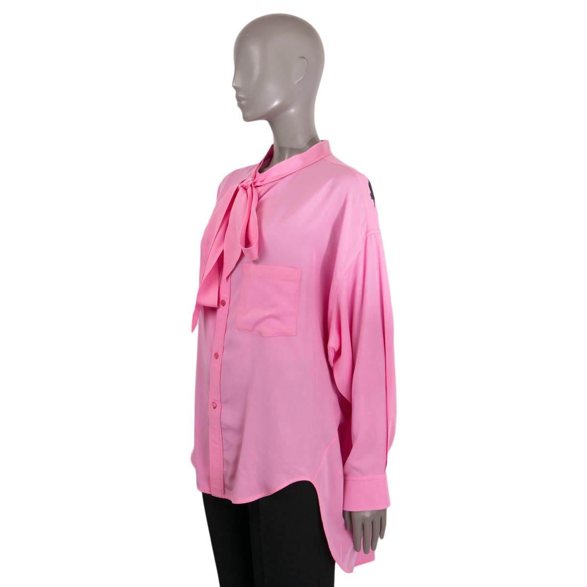 BALENCIAGA bubblegum pink lyocell NEW SWING PUSSY BOW Blouse Shirt 40 M In Excellent Condition For Sale In Zürich, CH
