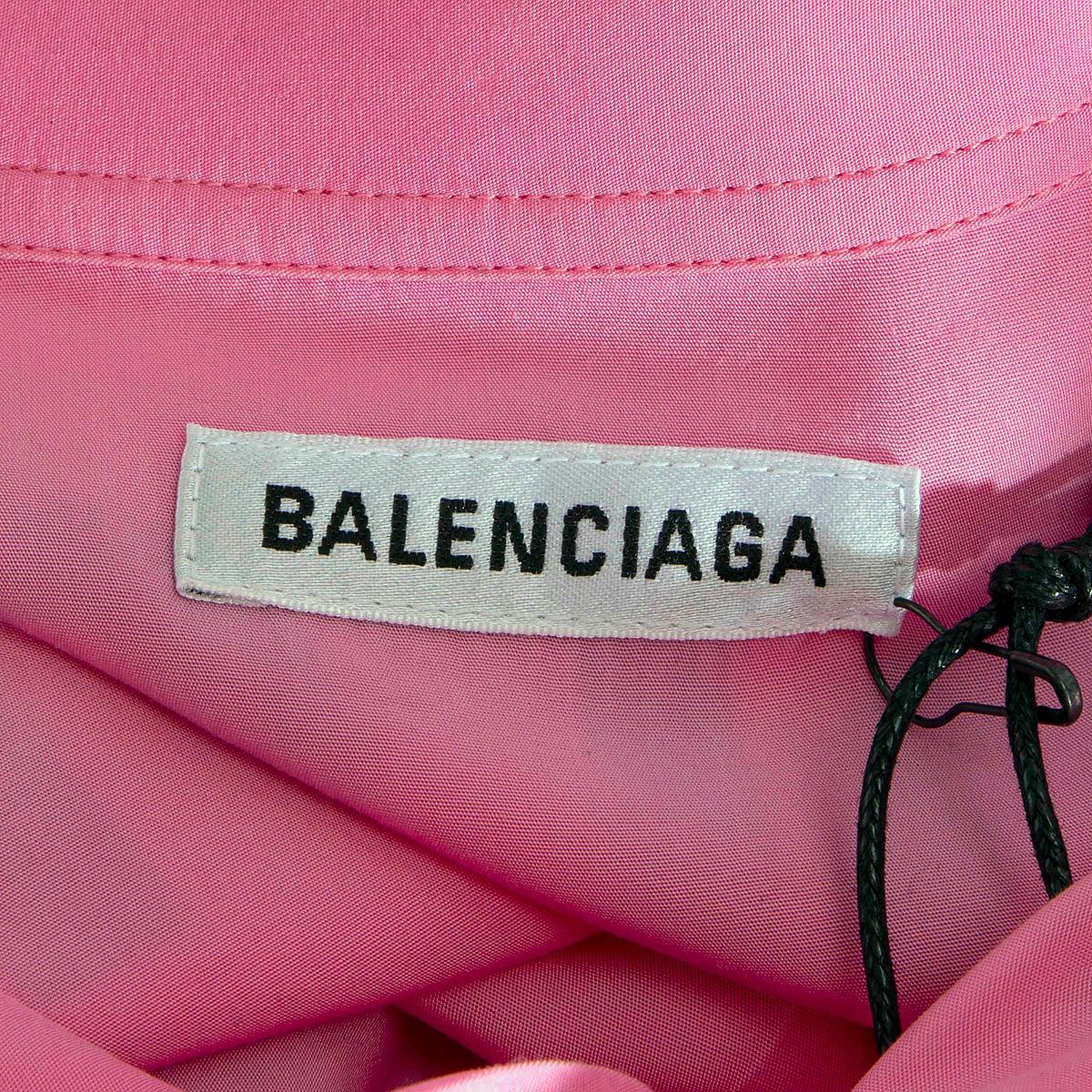 BALENCIAGA Chemisier rose bubblegum en lyocell à pompons, neuf, 40 M en vente 1