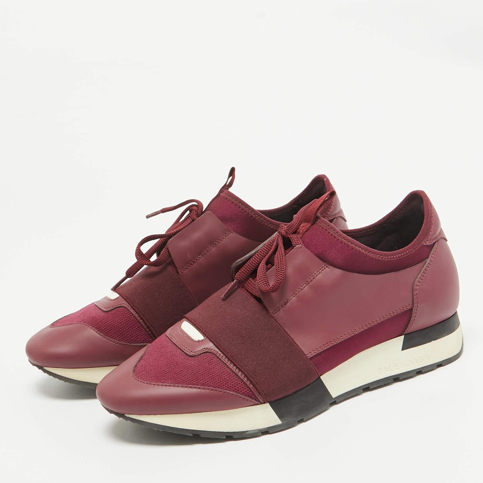 Realizzate con maestria, queste sneakers hanno un design lussuoso completato da dettagli firmati. Puoi contare su di loro per elevare qualsiasi outfit. Abbraccia il massimo della raffinatezza e del comfort a ogni passo che fai.