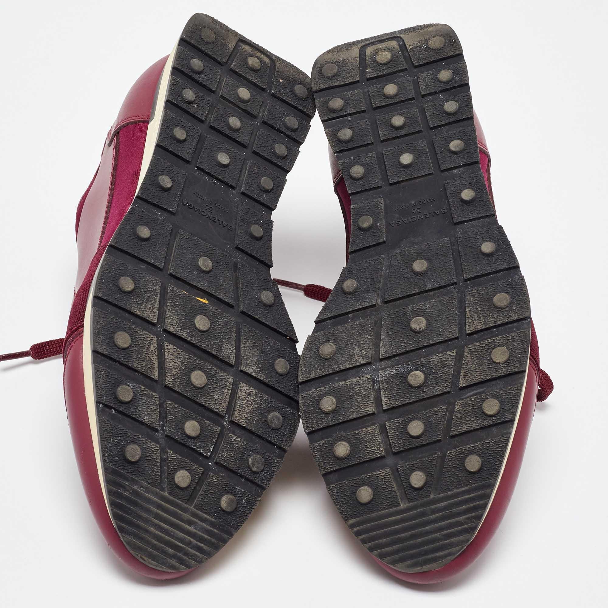 Balenciaga Burgundfarbenes Leder und  Race Runner Turnschuhe aus Gewebe Größe 36 im Angebot 1
