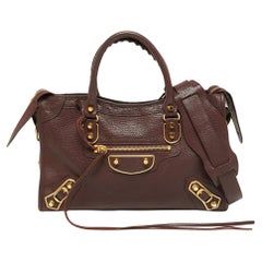 Burgunderfarbene City-Tasche aus Leder mit metallischem Rand von Balenciaga