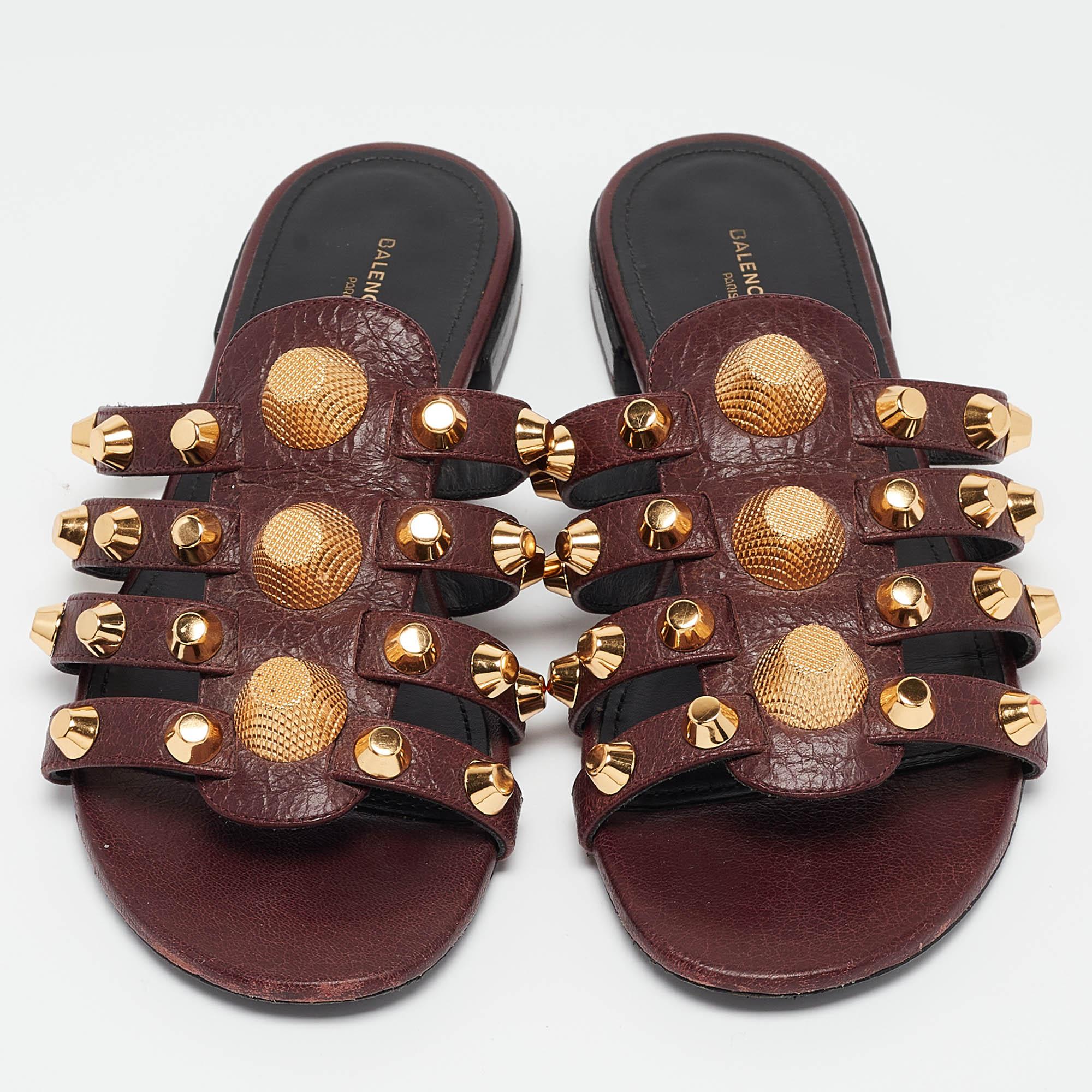 Balenciaga Burgundy Leather Studded Arena Flat Slides Size 36 In Good Condition In Dubai, Al Qouz 2