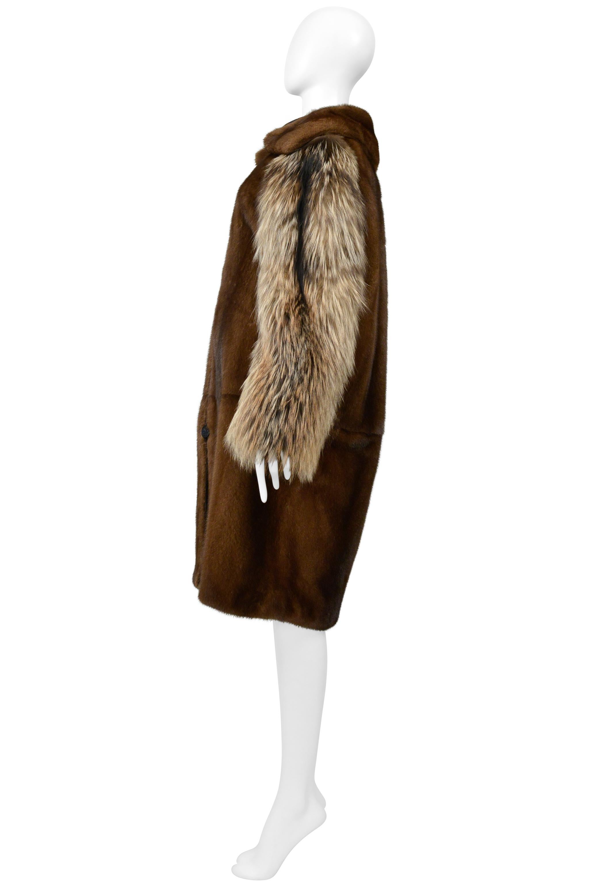Balenciaga By Demna Gvasalia Cappotto in pelliccia di visone e volpe con colletto staccabile 2016 in vendita 5