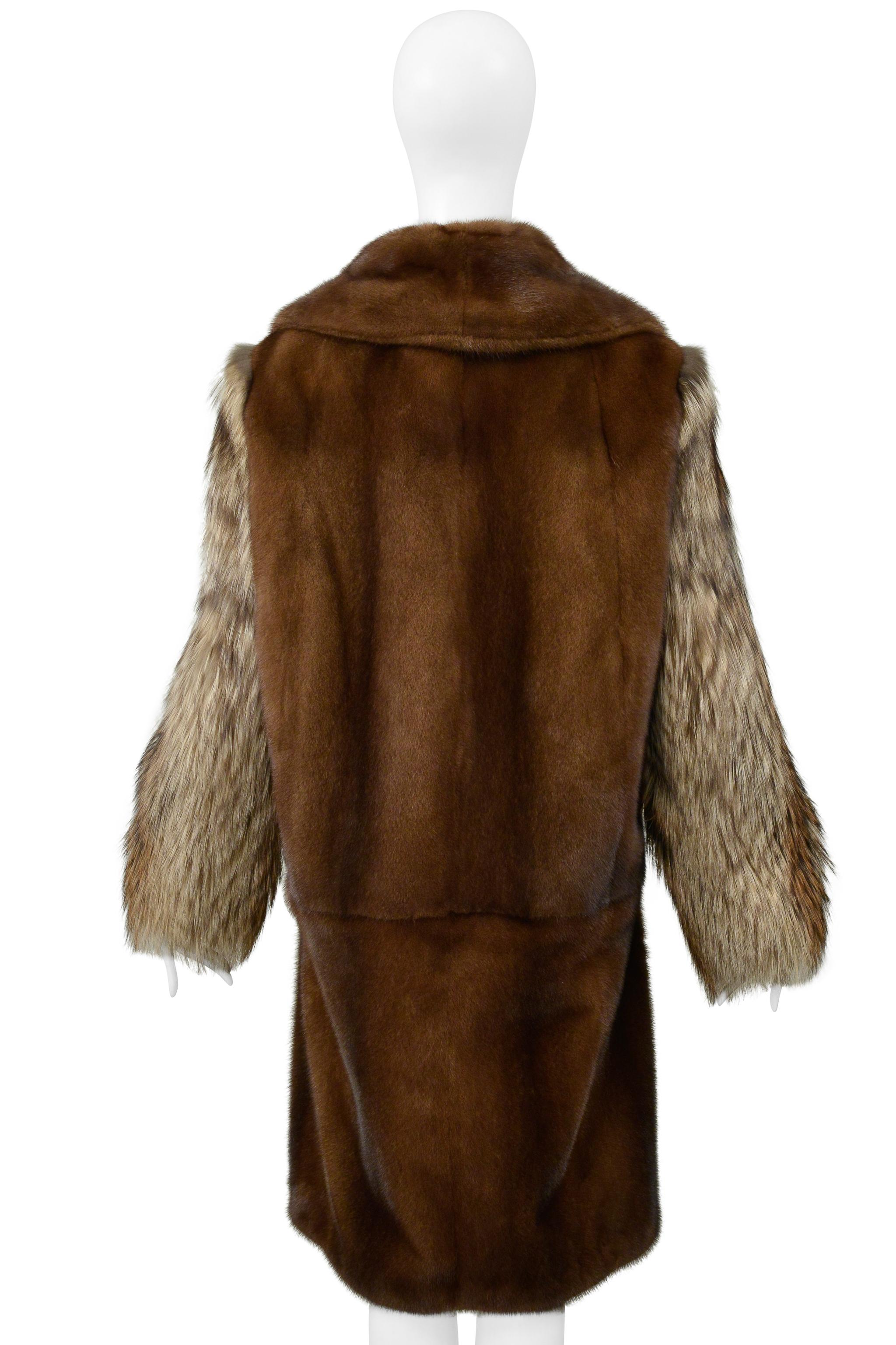 Balenciaga By Demna Gvasalia Cappotto in pelliccia di visone e volpe con colletto staccabile 2016 in vendita 7
