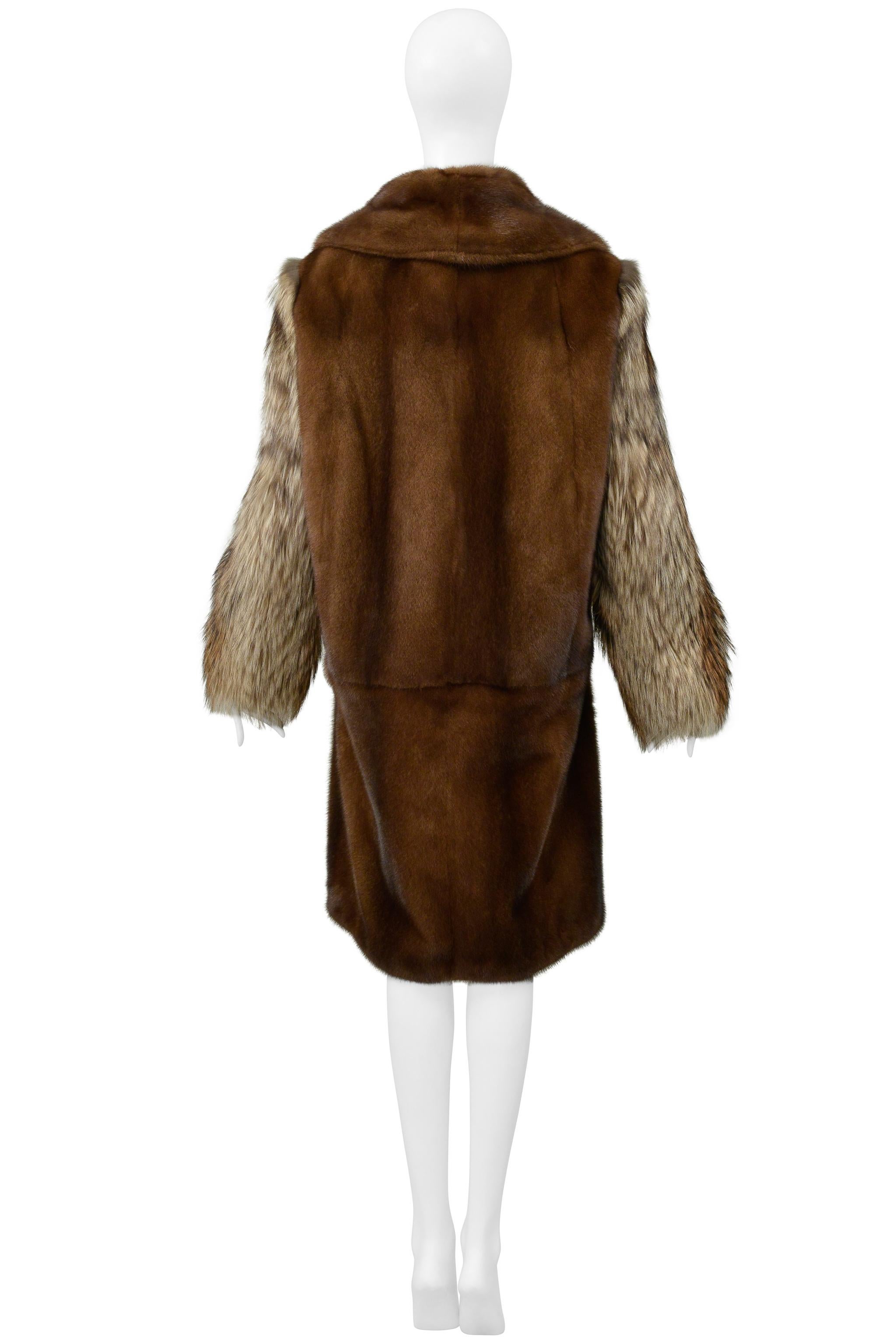 Balenciaga By Demna Gvasalia Cappotto in pelliccia di visone e volpe con colletto staccabile 2016 in vendita 8