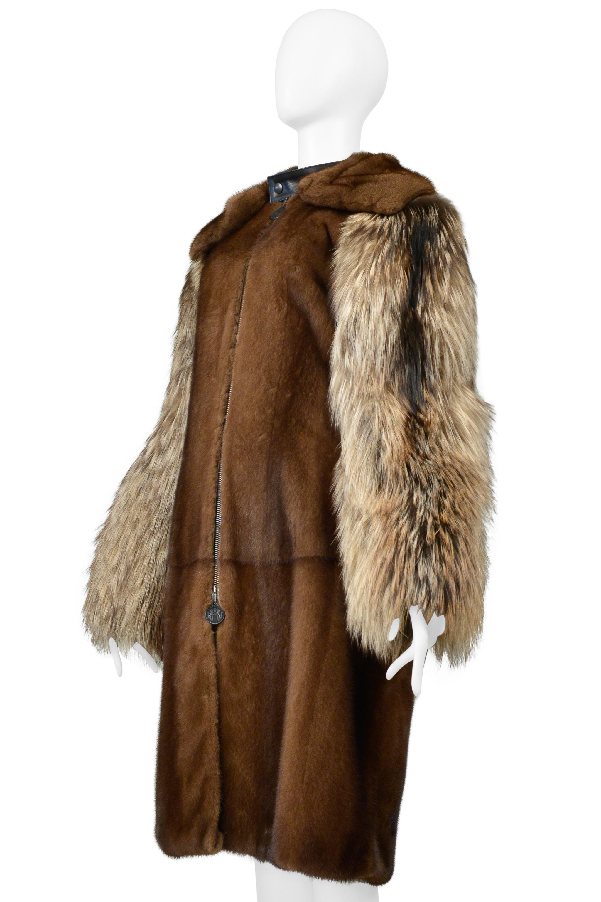 Balenciaga By Demna Gvasalia Cappotto in pelliccia di visone e volpe con colletto staccabile 2016 in vendita 1