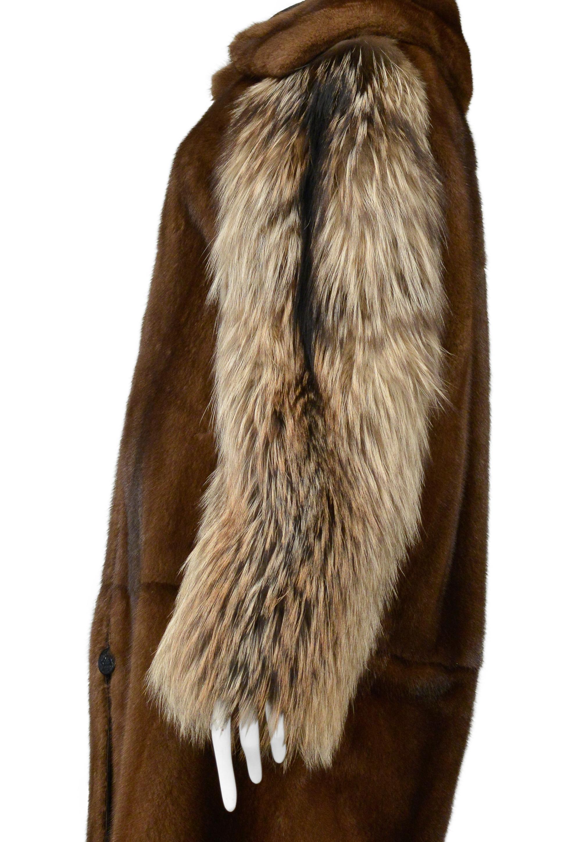Balenciaga By Demna Gvasalia Cappotto in pelliccia di visone e volpe con colletto staccabile 2016 in vendita 4