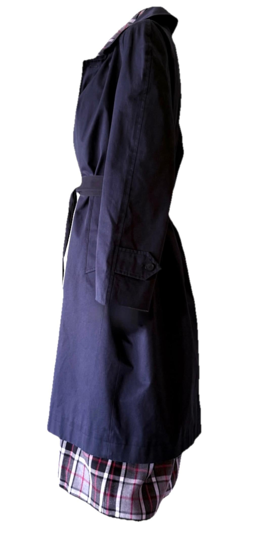 BALENCIAGA by Demna Gvasalia Resort 2019 Layered Oversized Navy Trenchcoat (Schwarz) im Angebot