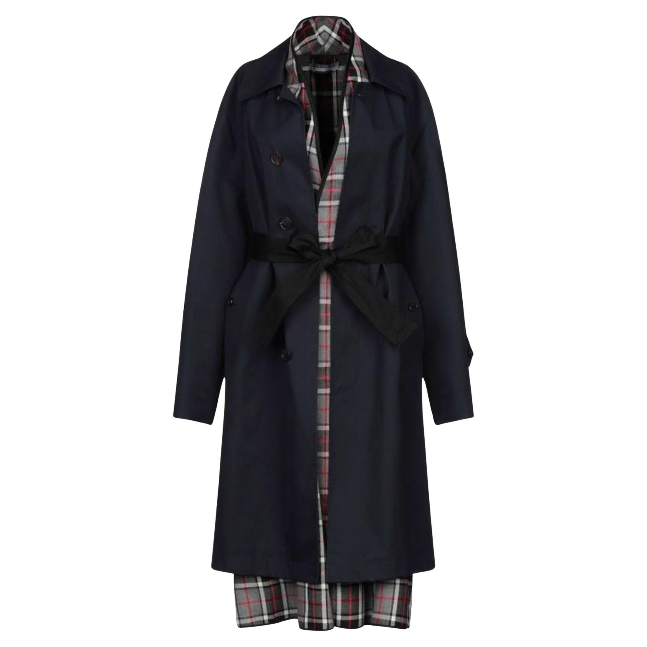 BALENCIAGA by Demna Gvasalia Resort 2019 Layered Oversized Navy Trenchcoat im Angebot