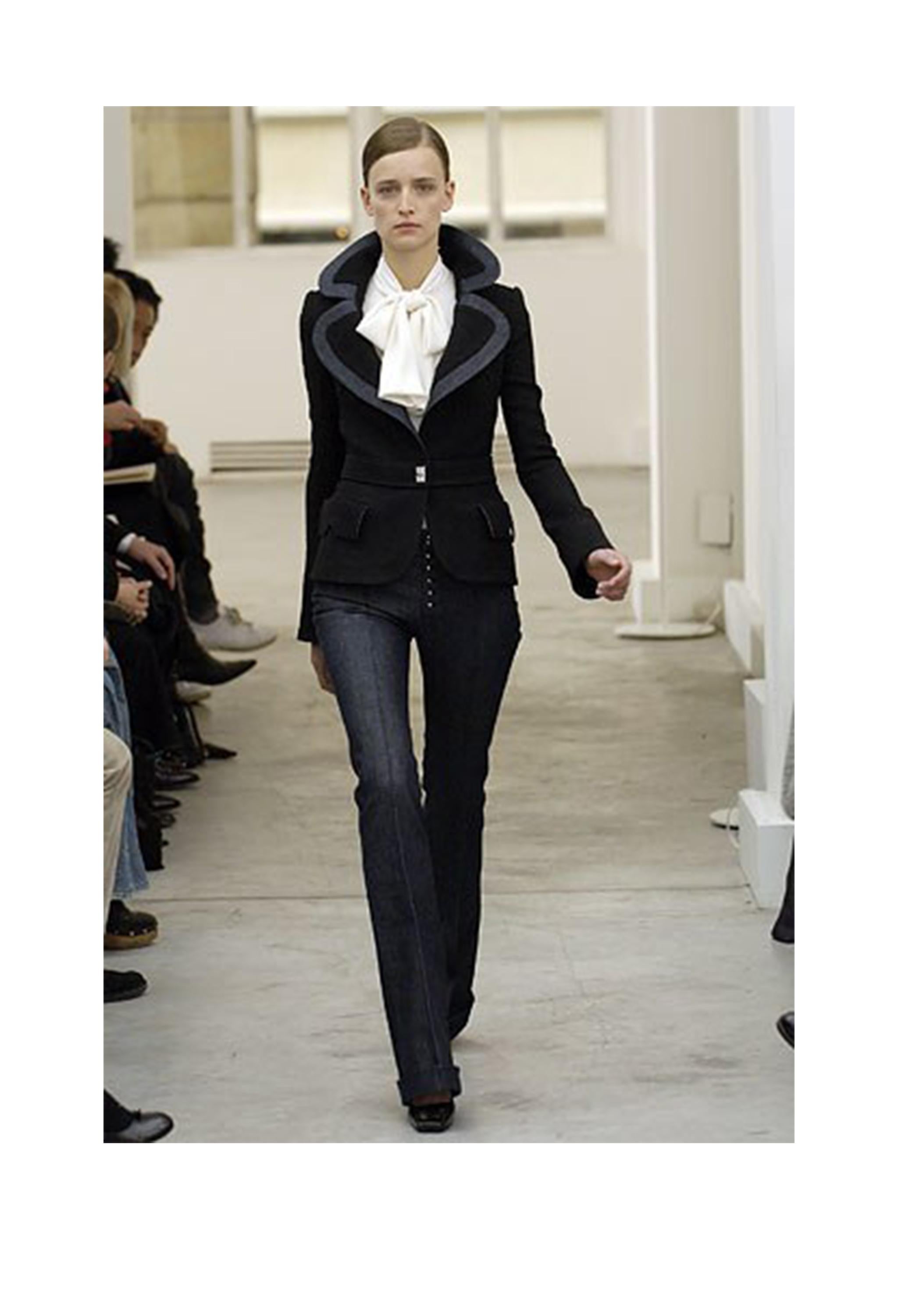 Balenciaga By Ghesquiere Black Notch Lapel Blazer 2005 In Excellent Condition For Sale In Los Angeles, CA