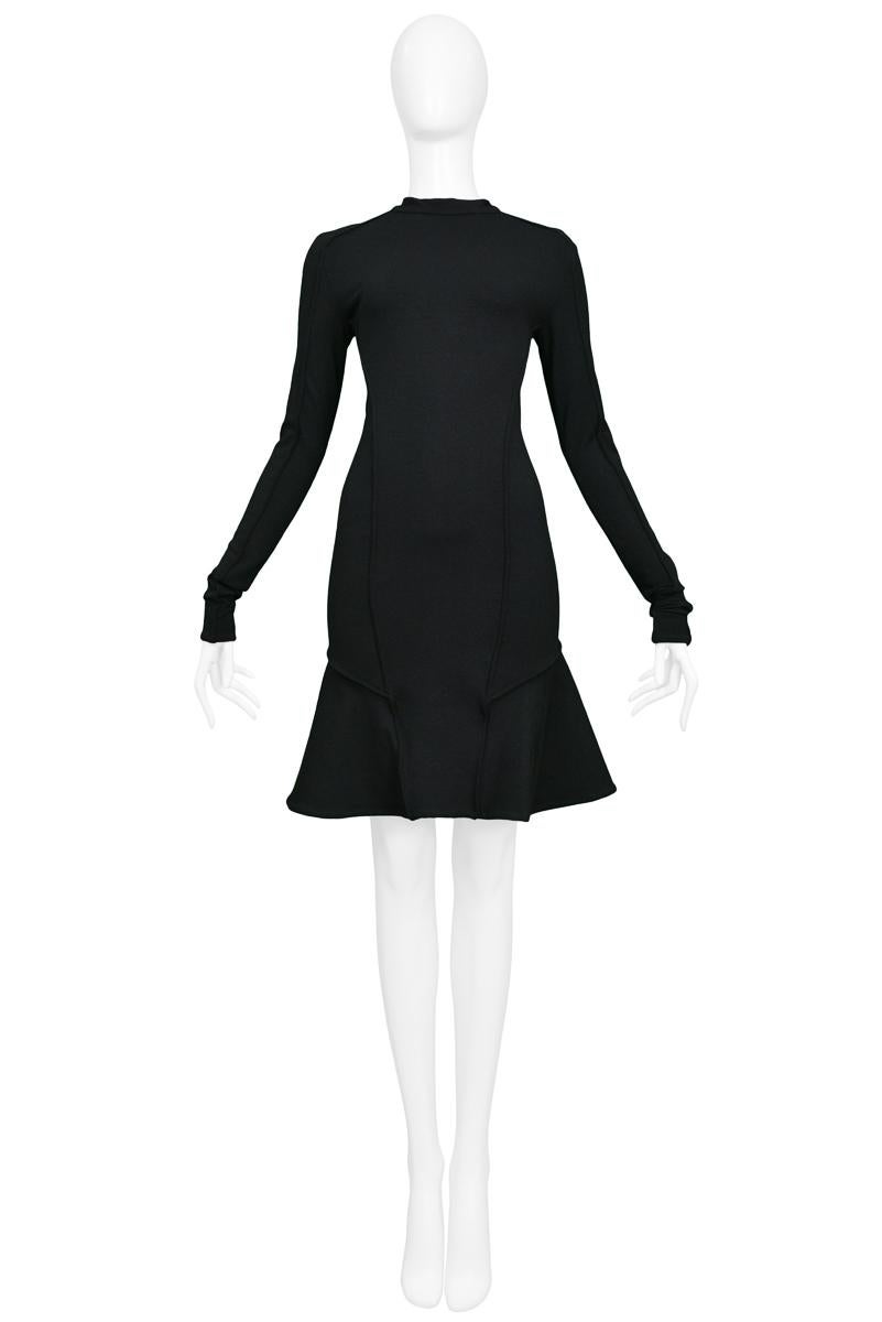 Resurrection Vintage a le plaisir d'offrir une robe vintage Balenciaga by Nicolas Ghesquière en jersey noir 