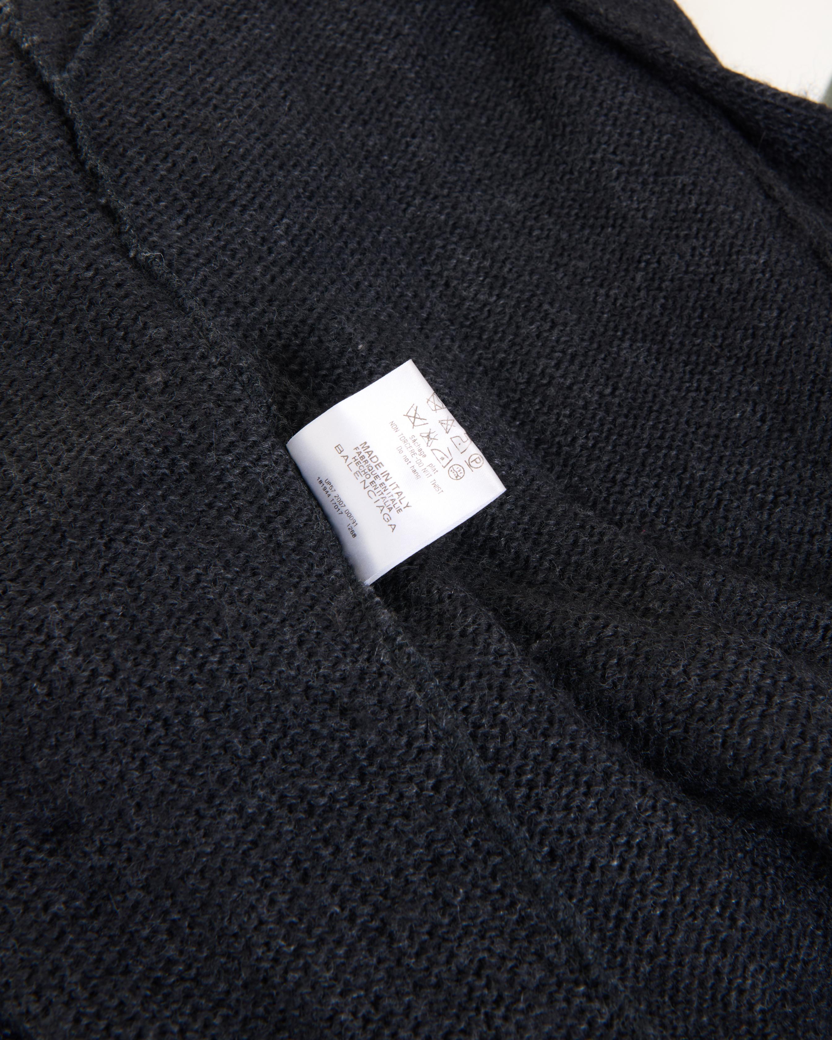 Balenciaga by Nicolas Ghesquière A/W 2007 Double Breasted Knitted Black Coat For Sale 6