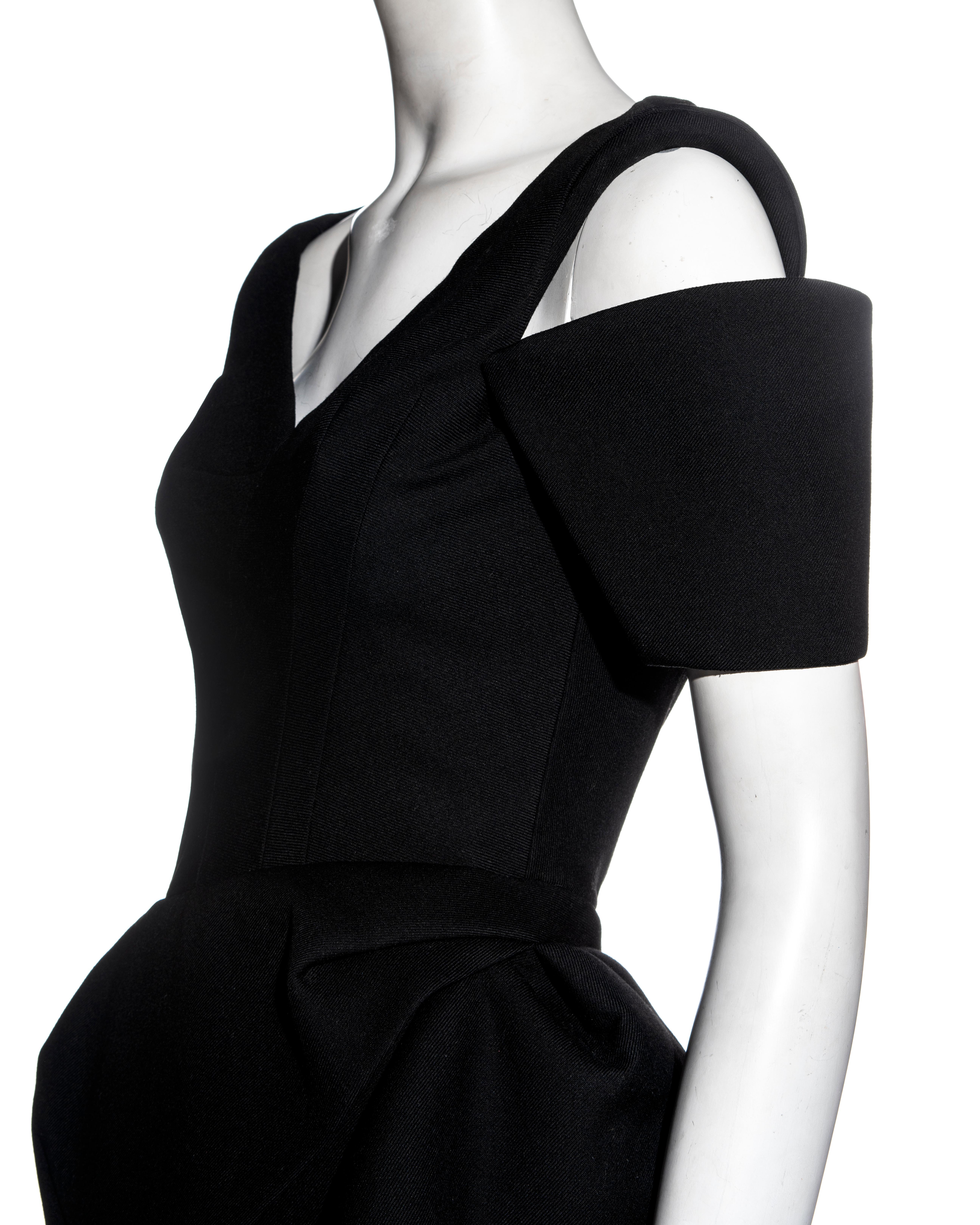 Balenciaga by Nicolas Ghesquière black wool structured cocktail dress, fw 2008 In Excellent Condition For Sale In London, GB