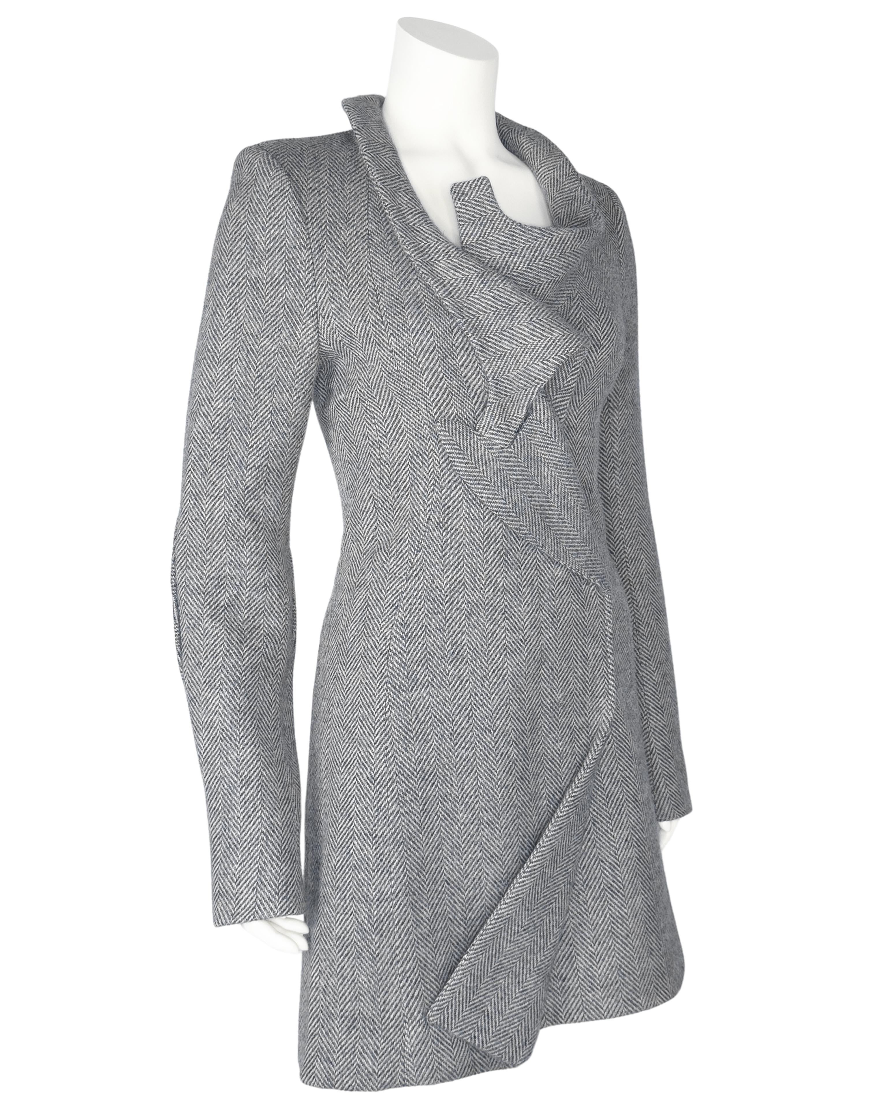 Balenciaga by Nicolas Ghesquiere Herbst 2004 Asymmetrisches Chevron-Tweed-Kleid (Grau) im Angebot
