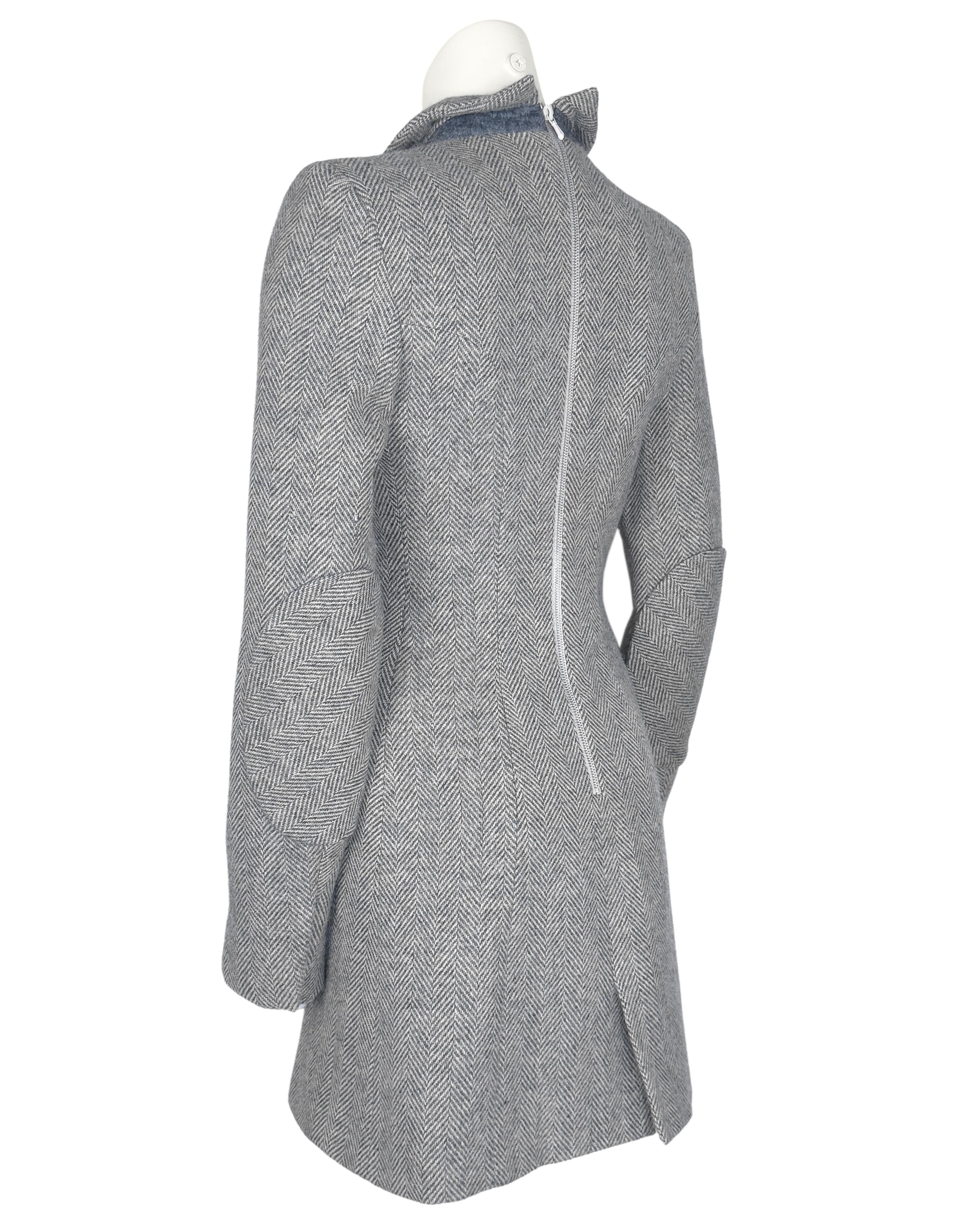 Balenciaga by Nicolas Ghesquiere Herbst 2004 Asymmetrisches Chevron-Tweed-Kleid im Zustand „Hervorragend“ im Angebot in Toronto, Ontario