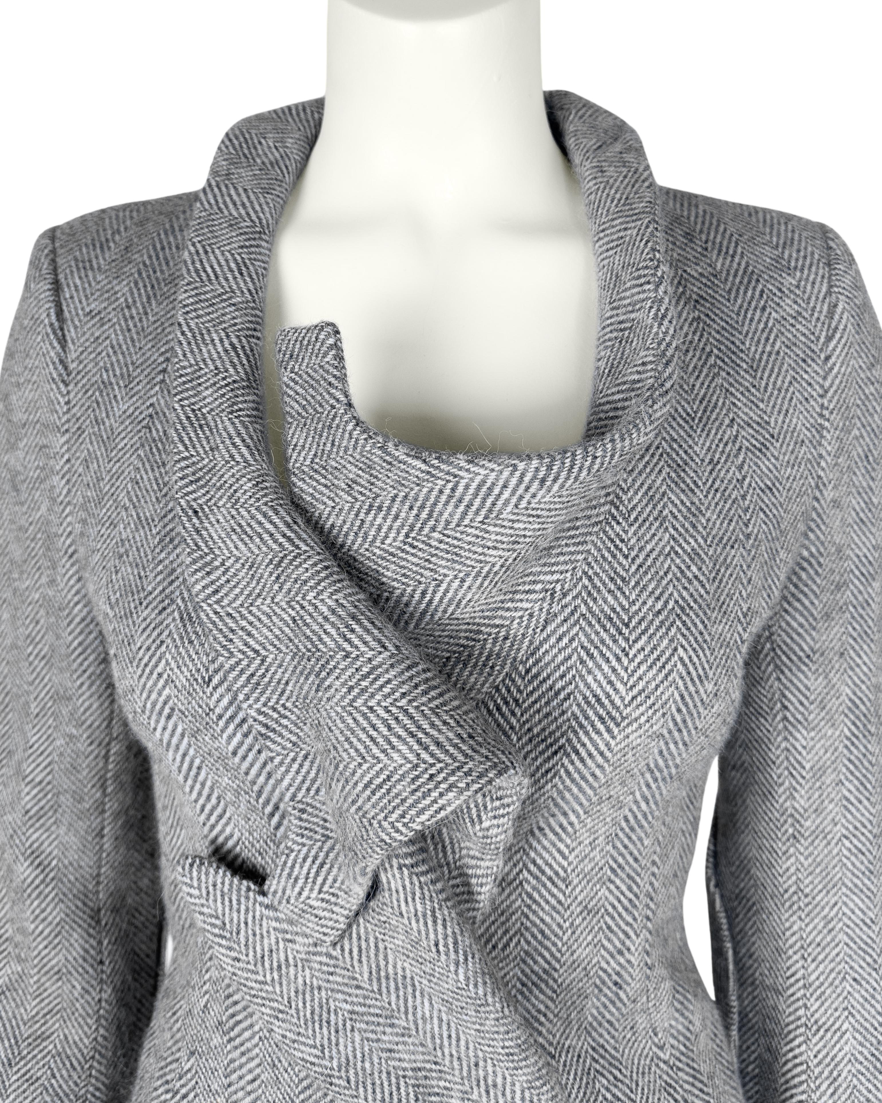 Balenciaga by Nicolas Ghesquiere Herbst 2004 Asymmetrisches Chevron-Tweed-Kleid Damen im Angebot
