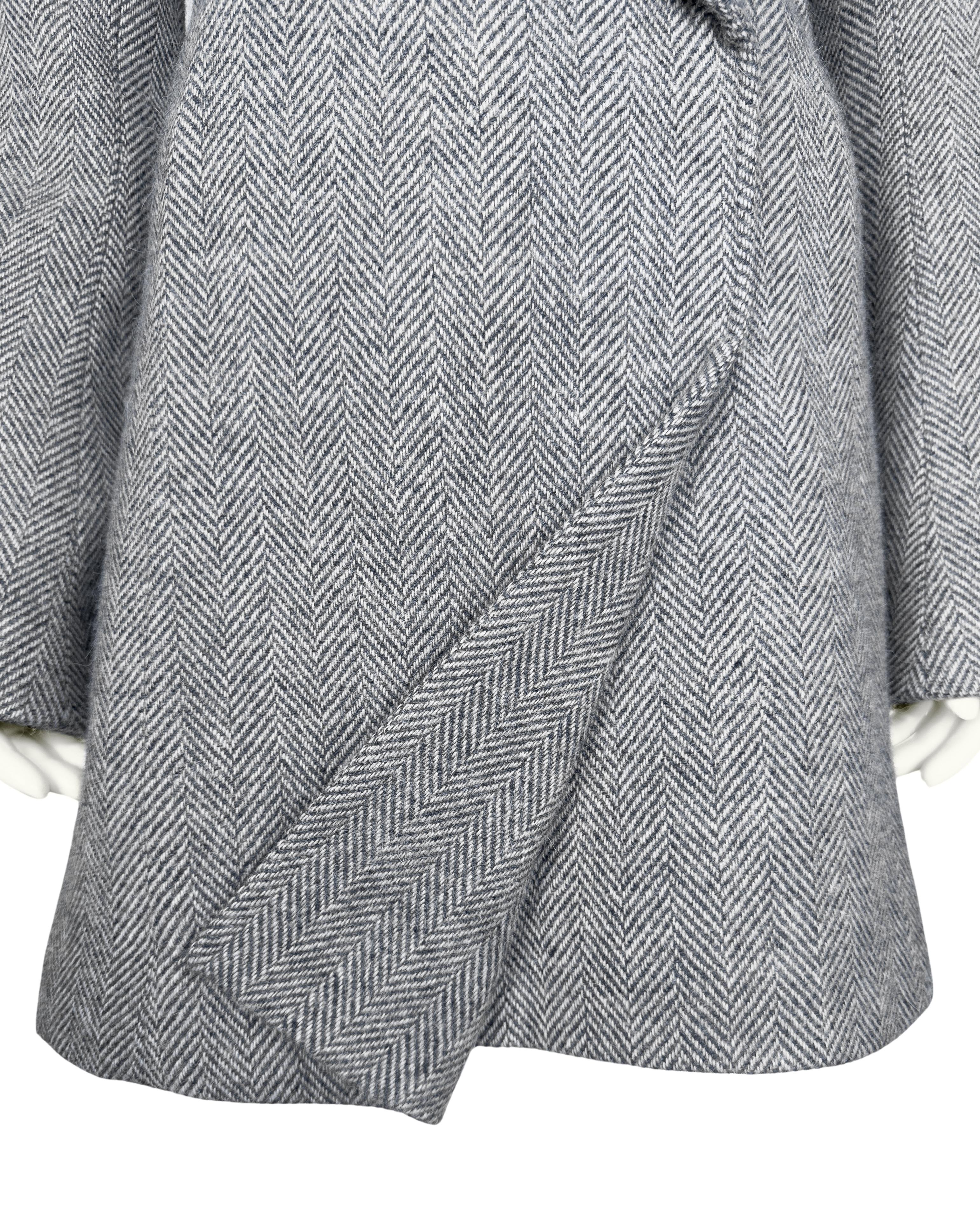 Balenciaga by Nicolas Ghesquiere Herbst 2004 Asymmetrisches Chevron-Tweed-Kleid im Angebot 2