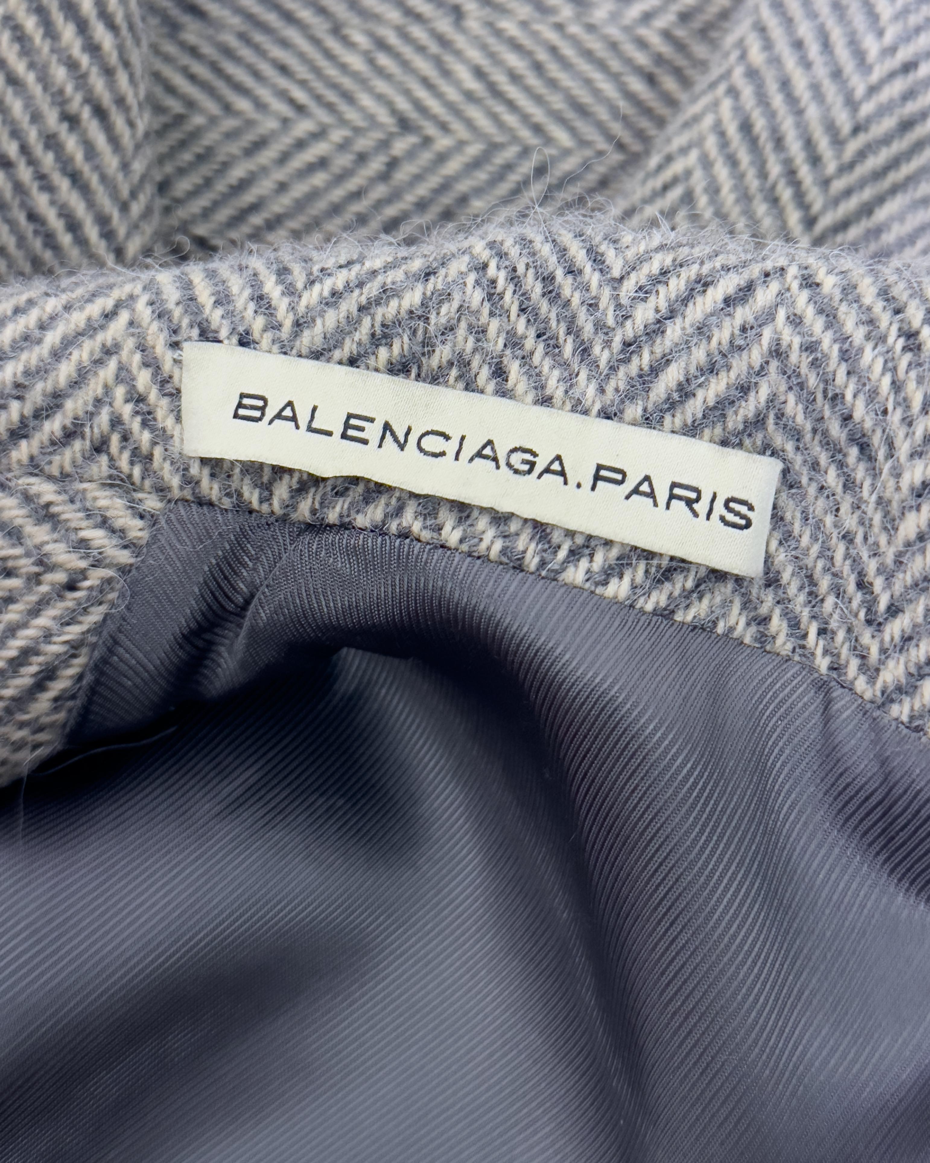 Balenciaga by Nicolas Ghesquiere Herbst 2004 Asymmetrisches Chevron-Tweed-Kleid im Angebot 4