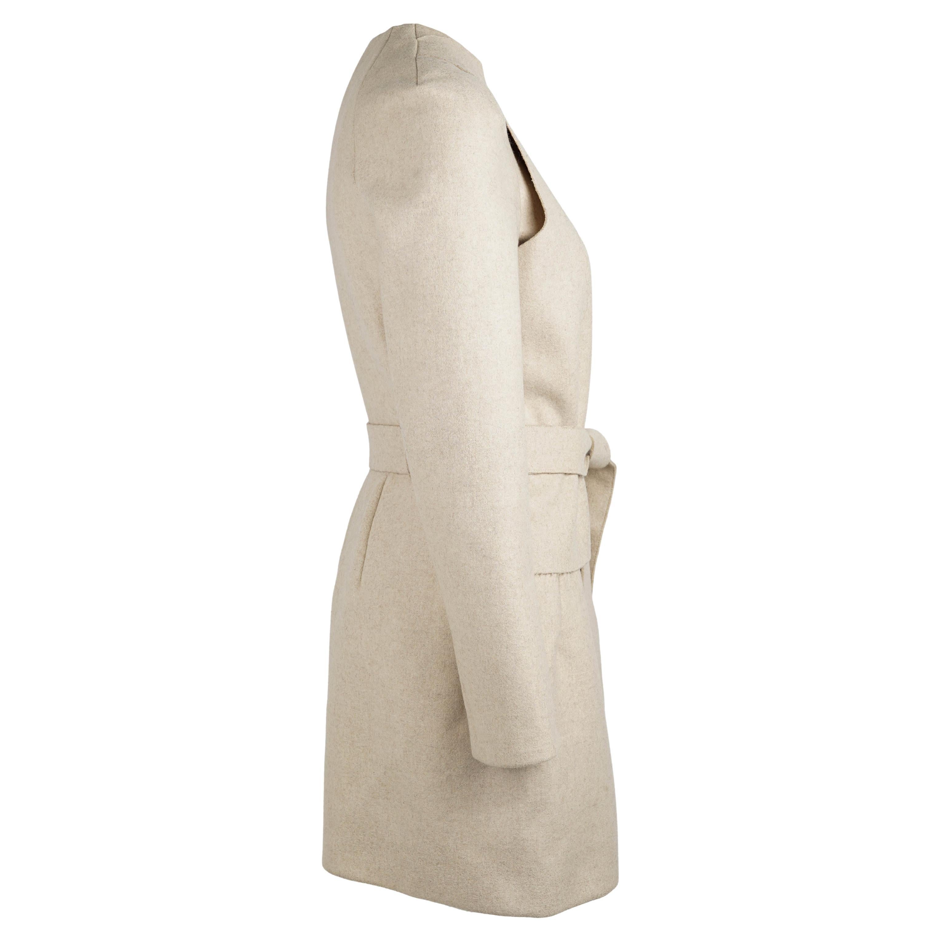 Beige Balenciaga by Nicolas Ghesquière Fall/Winter 2010 Wool Blend Runway Coat – FR36 en vente