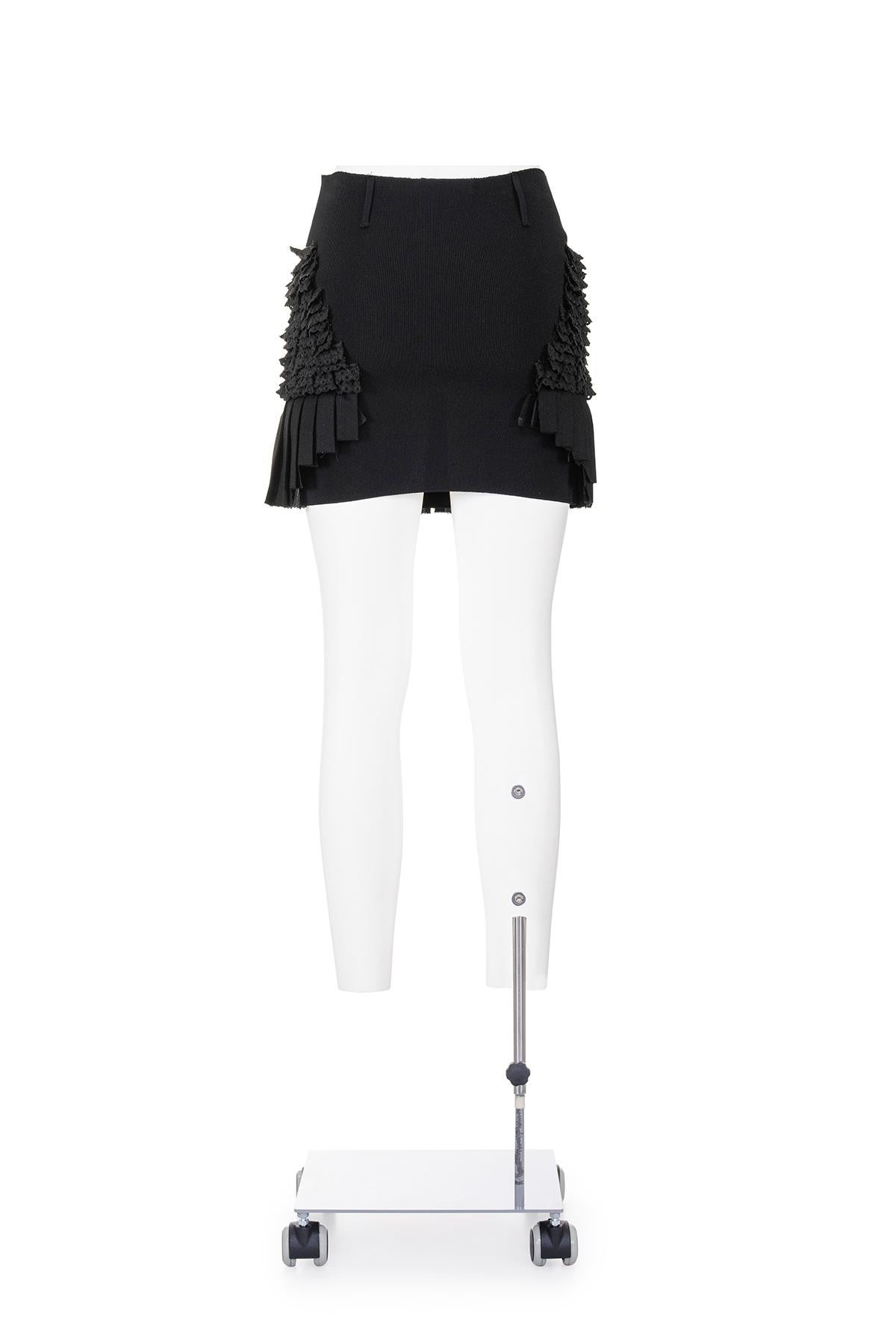 BALENCIAGA BY NICOLAS GHESQUIÈRE FW 01 Mini-jupe plissée en maille, rare et iconique Excellent état - En vente à Milano, MILANO