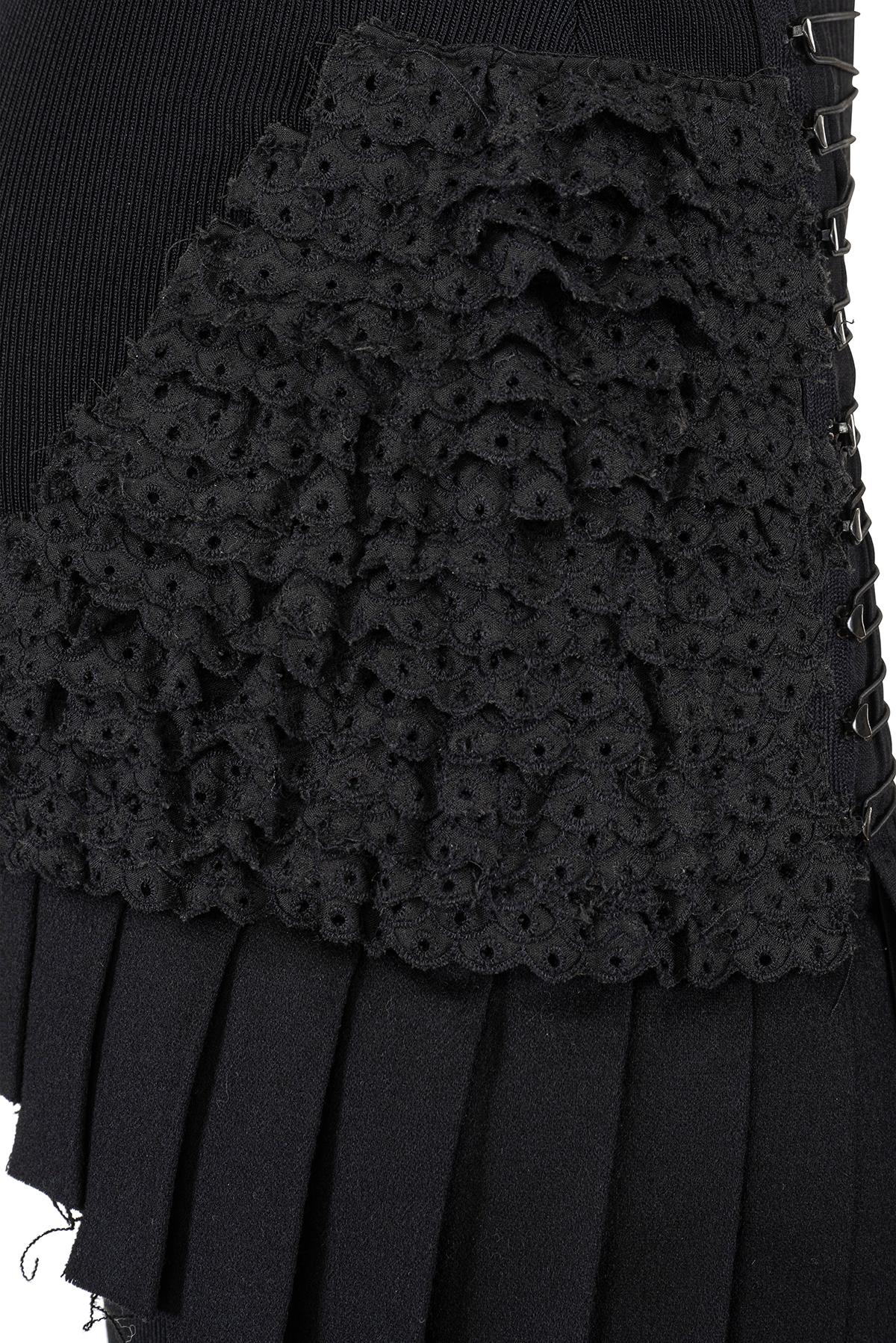 BALENCIAGA BY NICOLAS GHESQUIÈRE FW 01 Mini-jupe plissée en maille, rare et iconique en vente 2