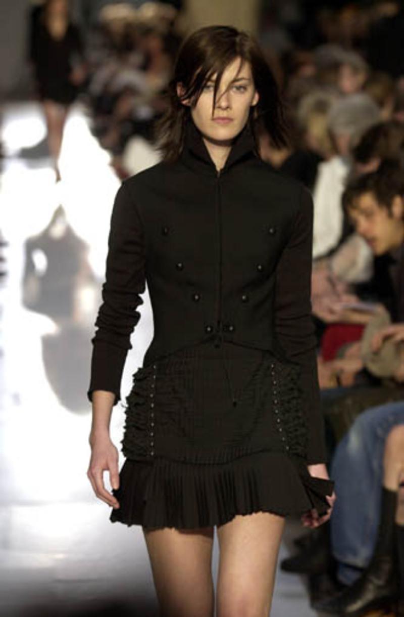 BALENCIAGA BY NICOLAS GHESQUIÈRE FW 01 Mini-jupe plissée en maille, rare et iconique en vente 3