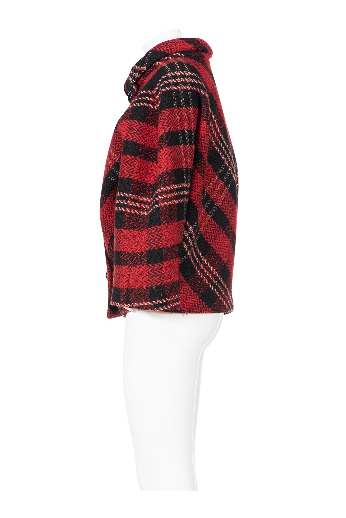 Icónico y raro abrigo recortado de tartán Otoño Invierno 2006 de Balenciaga por Nicolas Guesquière
Cuello desmontable
Mangas redondeadas
100% lana