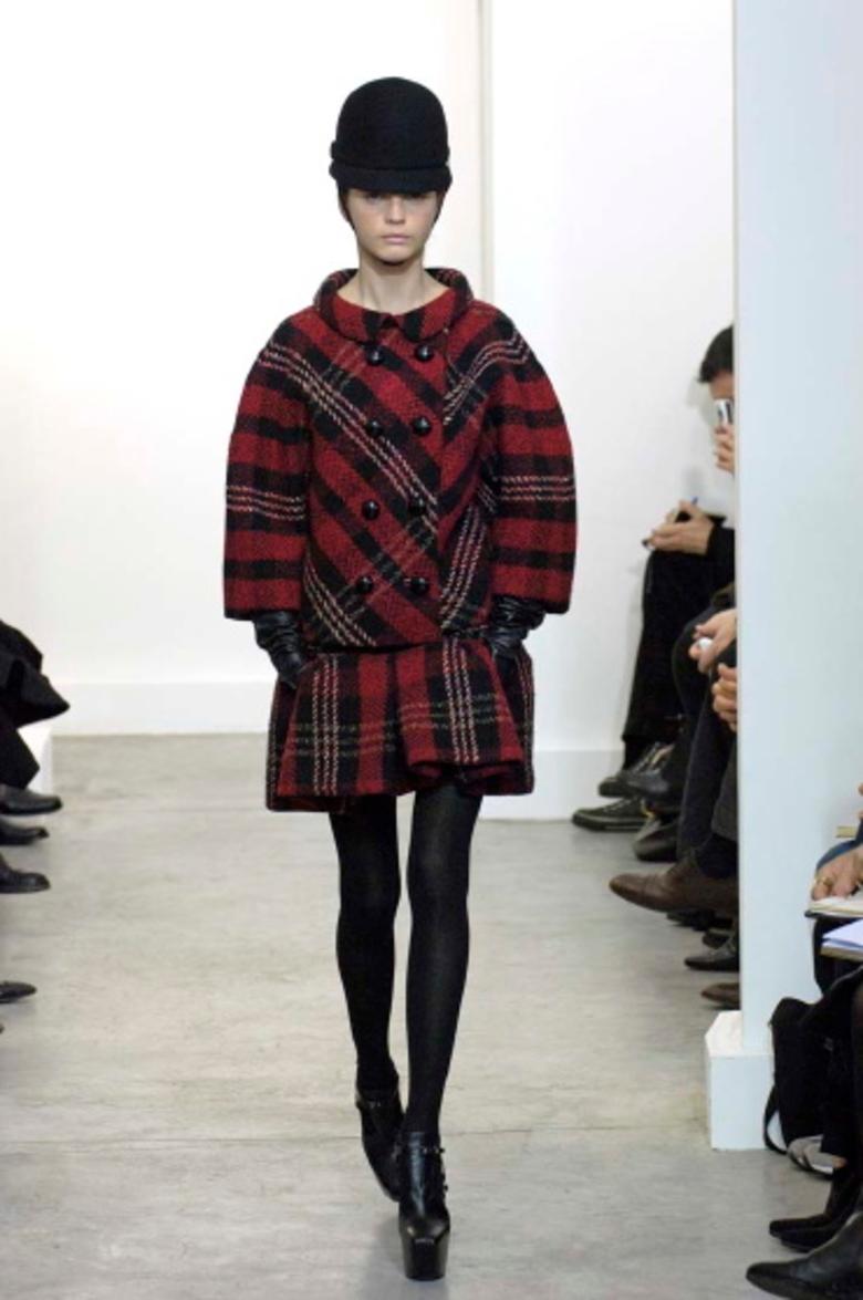 BALENCIAGA BY NICOLAS GHESQUIÈRE FW 06 Icónico y raro abrigo corto de tartán en venta 2