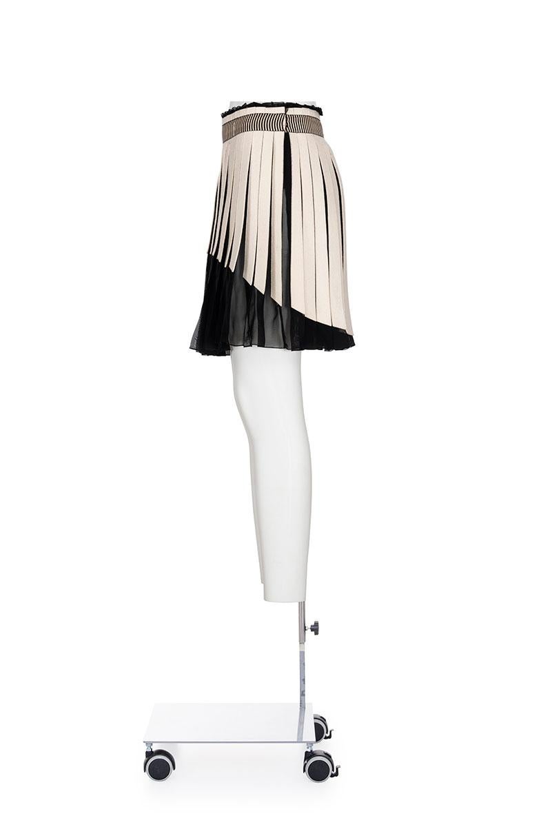 Black BALENCIAGA BY NICOLAS GHESQUIÈRE FW 07 iconic pleated mini skirt For Sale